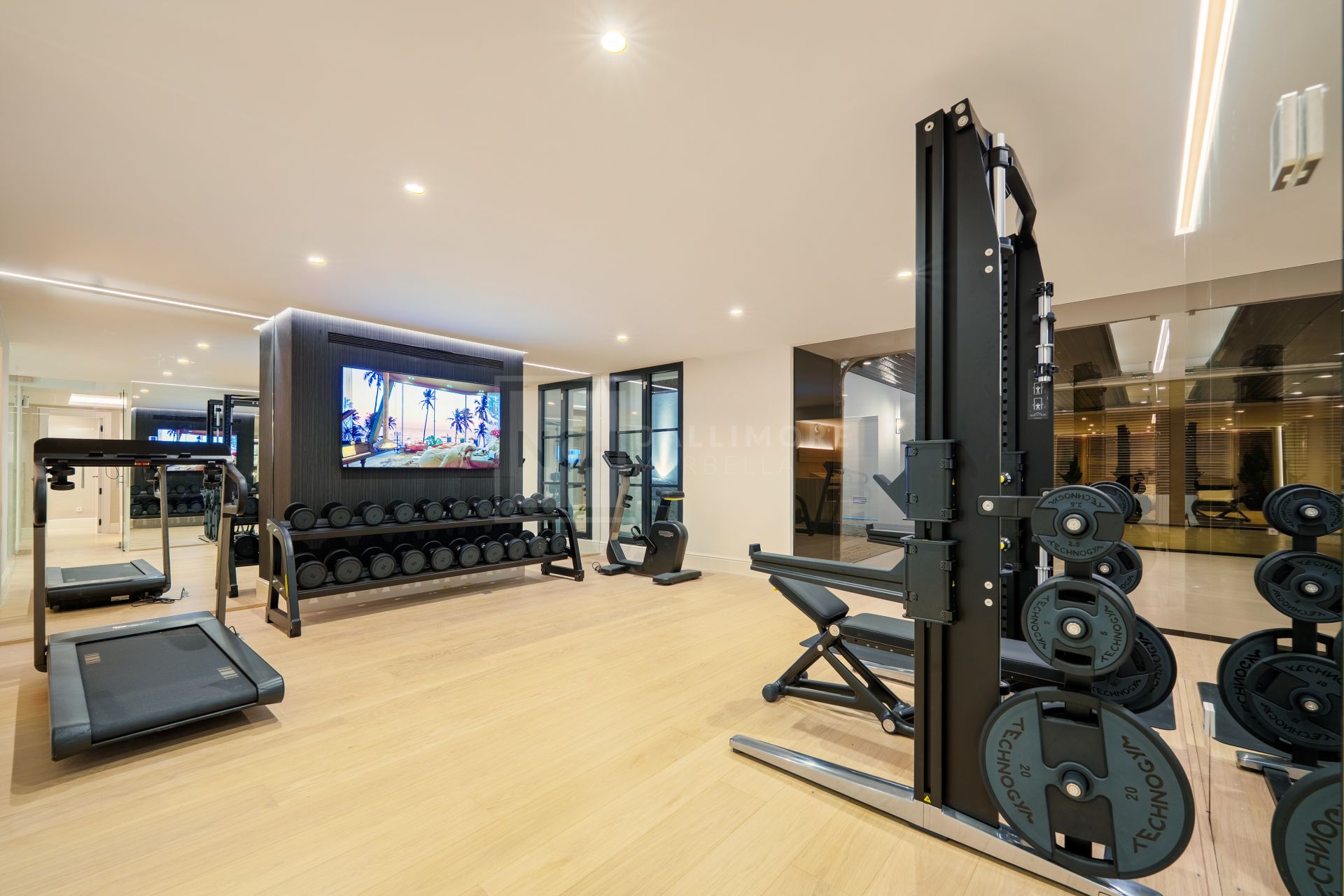 Beautifully Renovated Villa With Panoramic Views And Exceptional Outdoor Living