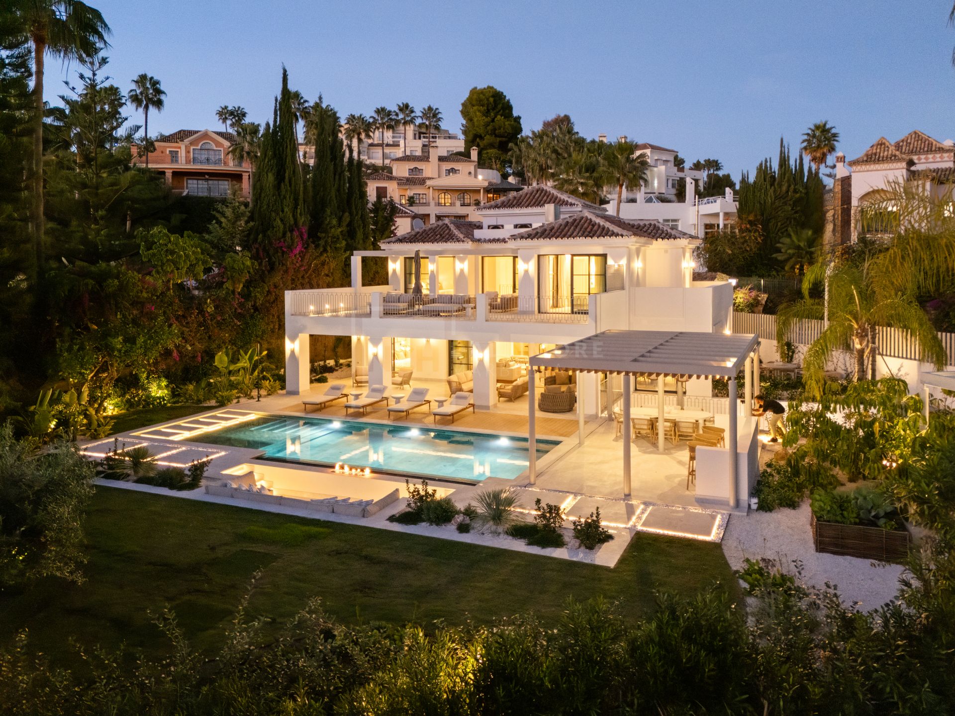 Beautifully Renovated Villa With Panoramic Views And Exceptional Outdoor Living