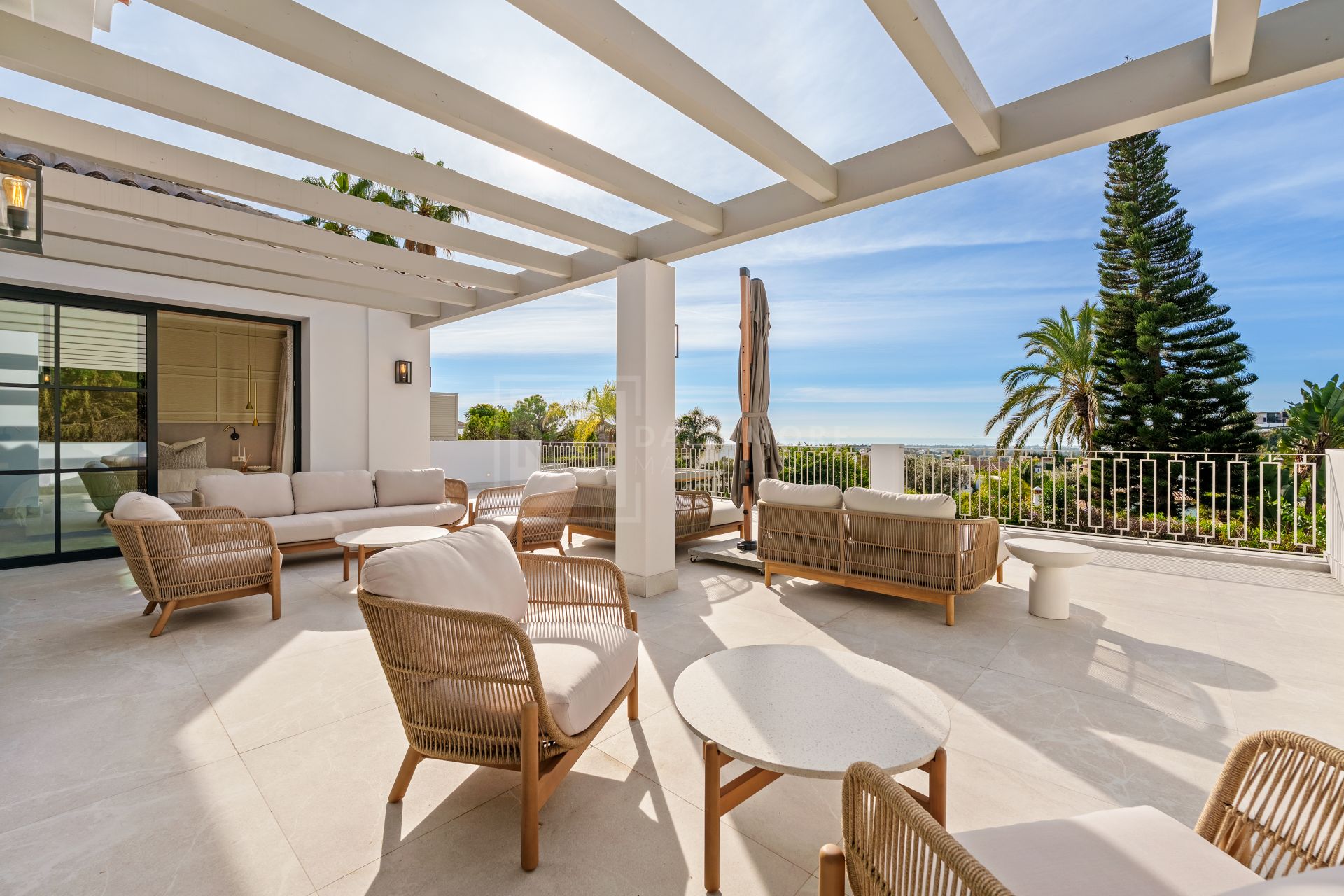 Beautifully Renovated Villa With Panoramic Views And Exceptional Outdoor Living