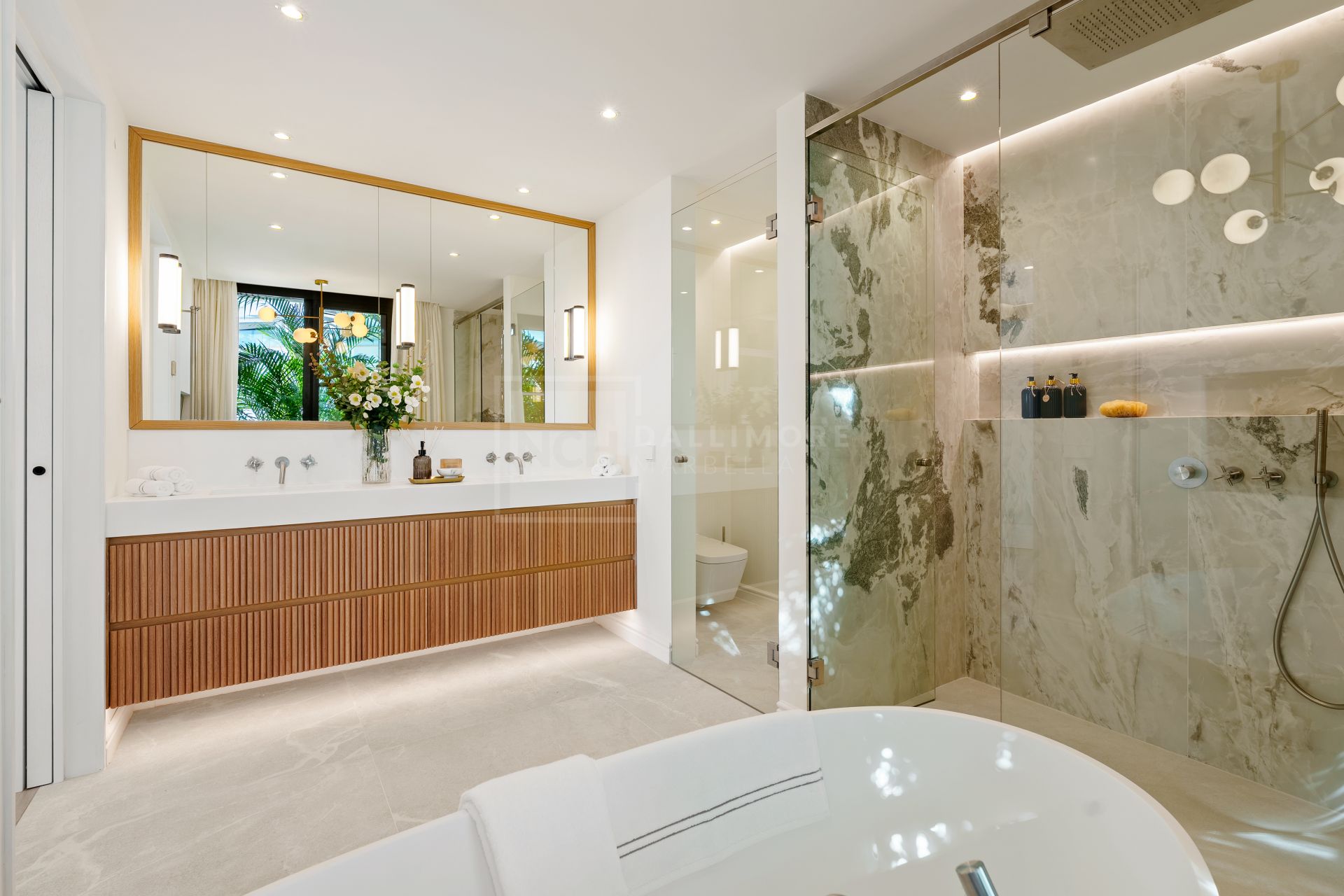 Beautifully Renovated Villa With Panoramic Views And Exceptional Outdoor Living