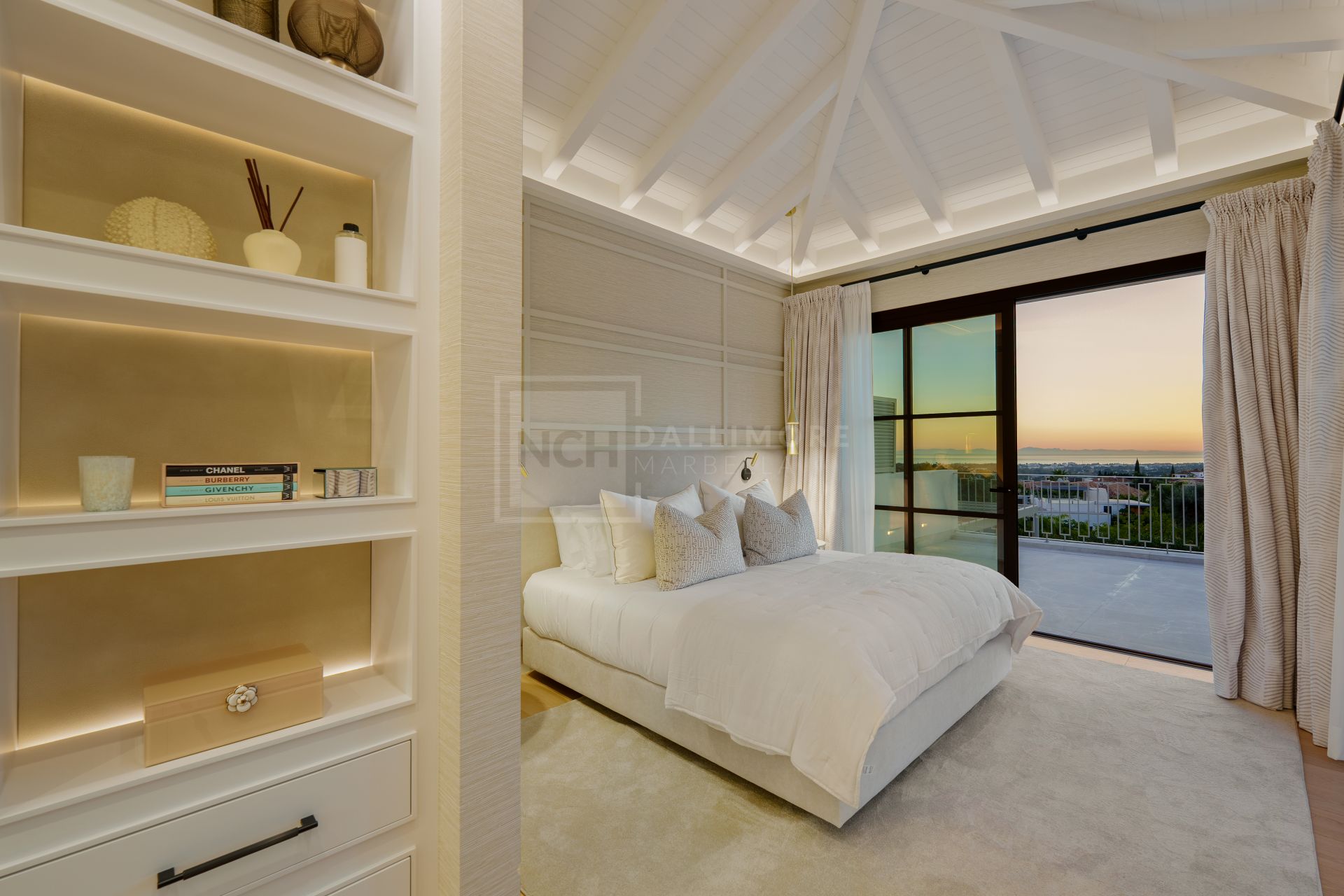 Beautifully Renovated Villa With Panoramic Views And Exceptional Outdoor Living