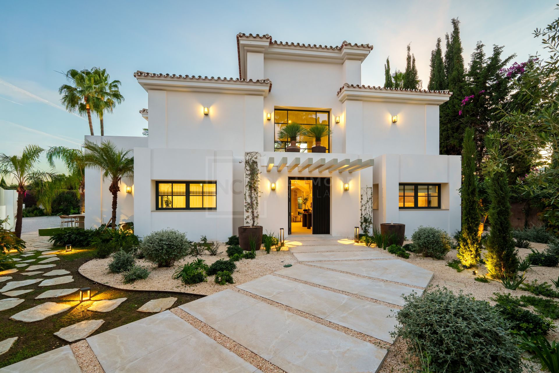Beautifully Renovated Villa With Panoramic Views And Exceptional Outdoor Living