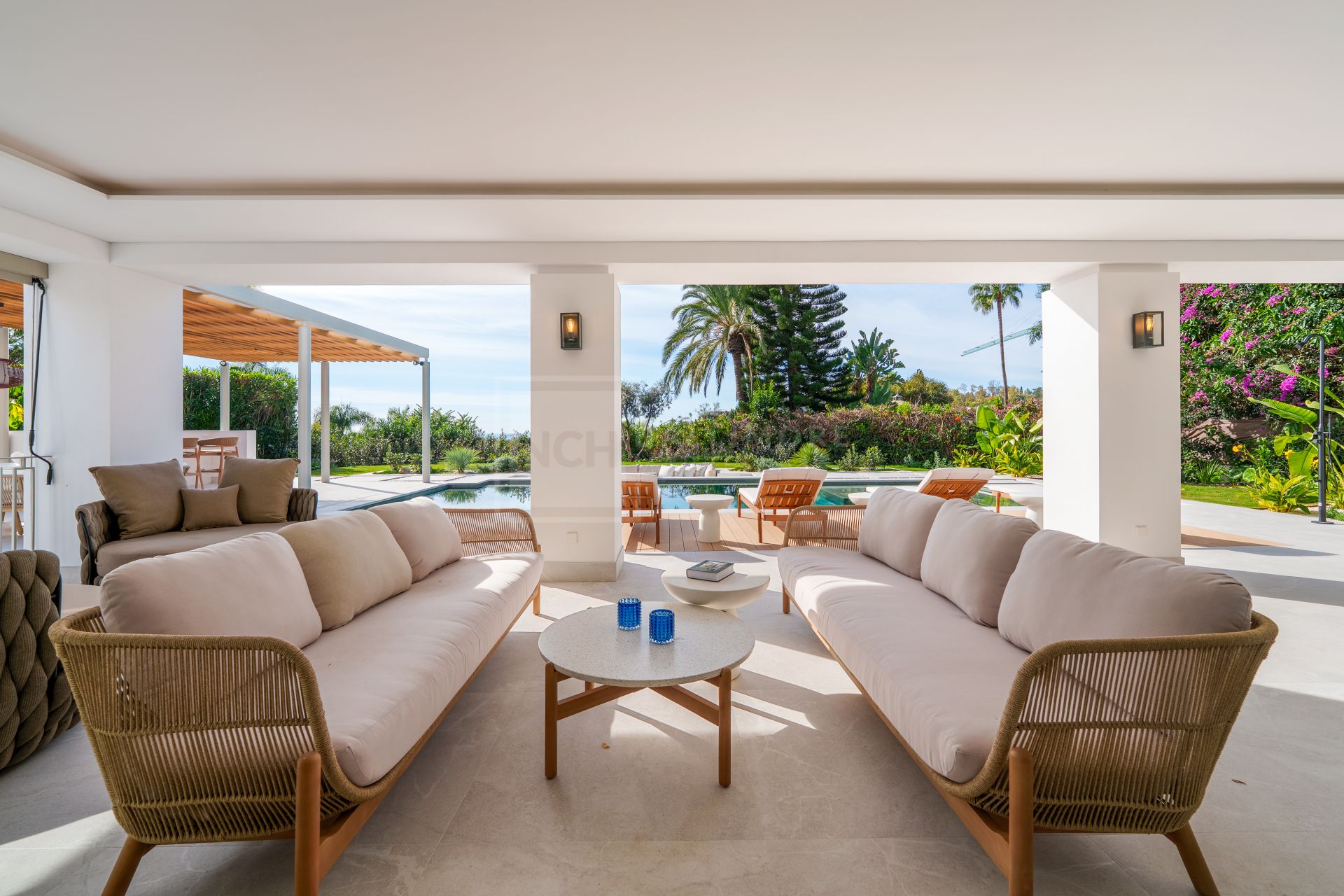 Beautifully Renovated Villa With Panoramic Views And Exceptional Outdoor Living