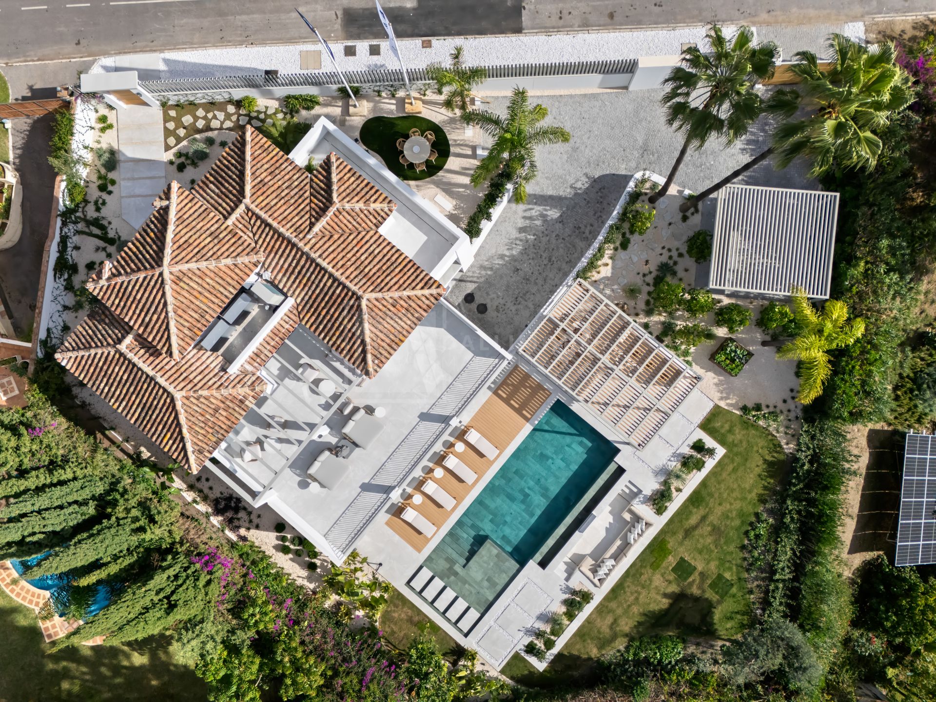 Beautifully Renovated Villa With Panoramic Views And Exceptional Outdoor Living