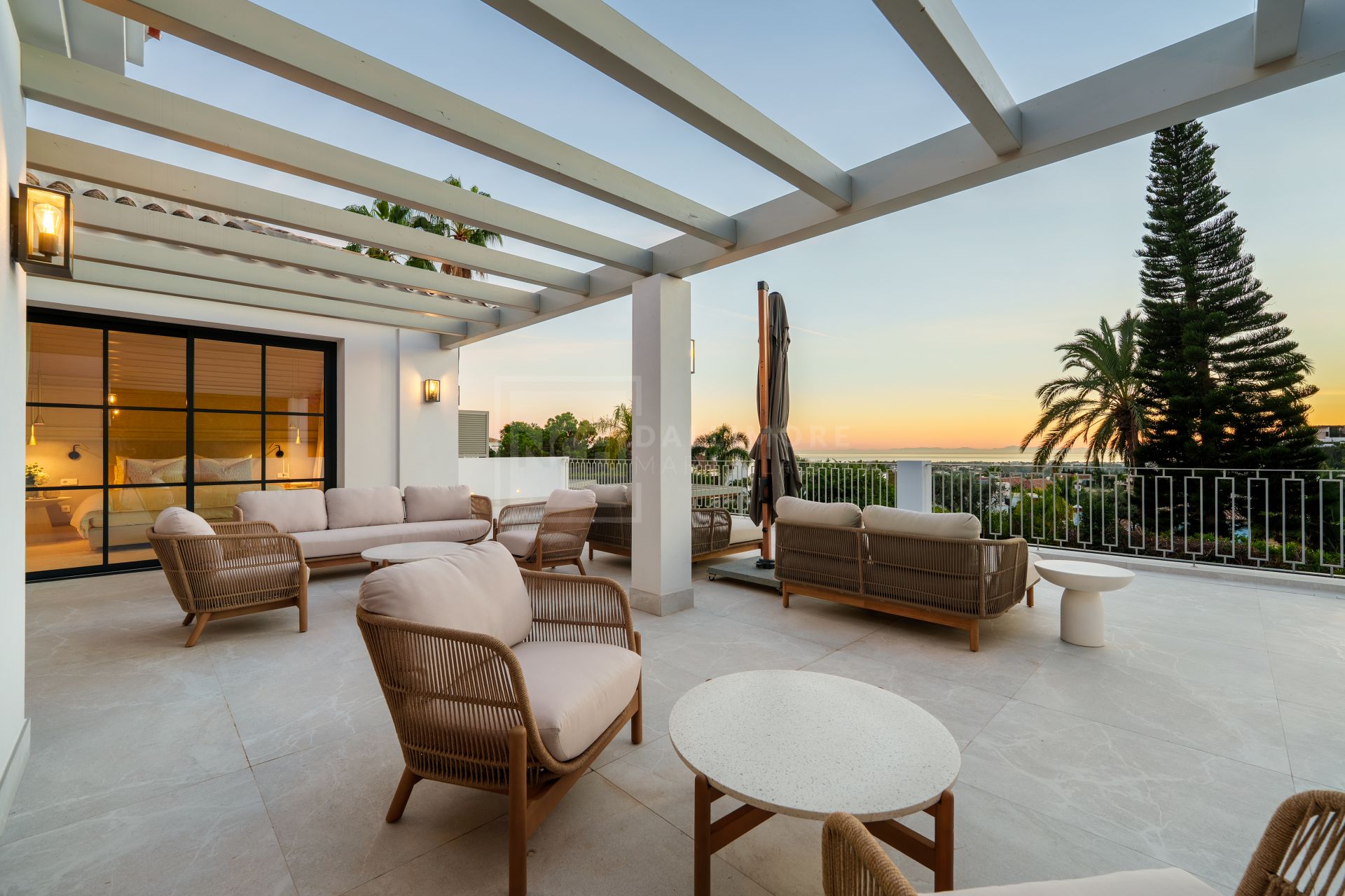 Beautifully Renovated Villa With Panoramic Views And Exceptional Outdoor Living