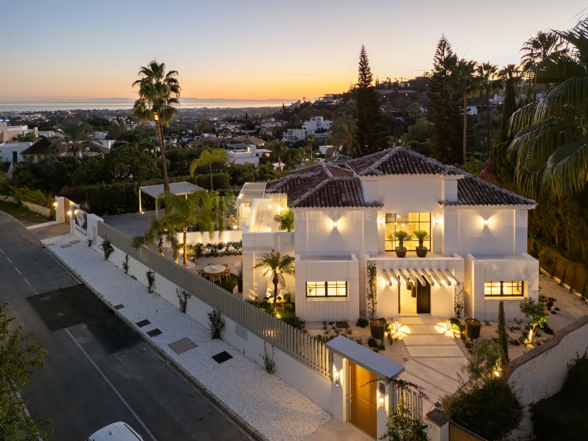 Beautifully Renovated Villa With Panoramic Views And Exceptional Outdoor Living