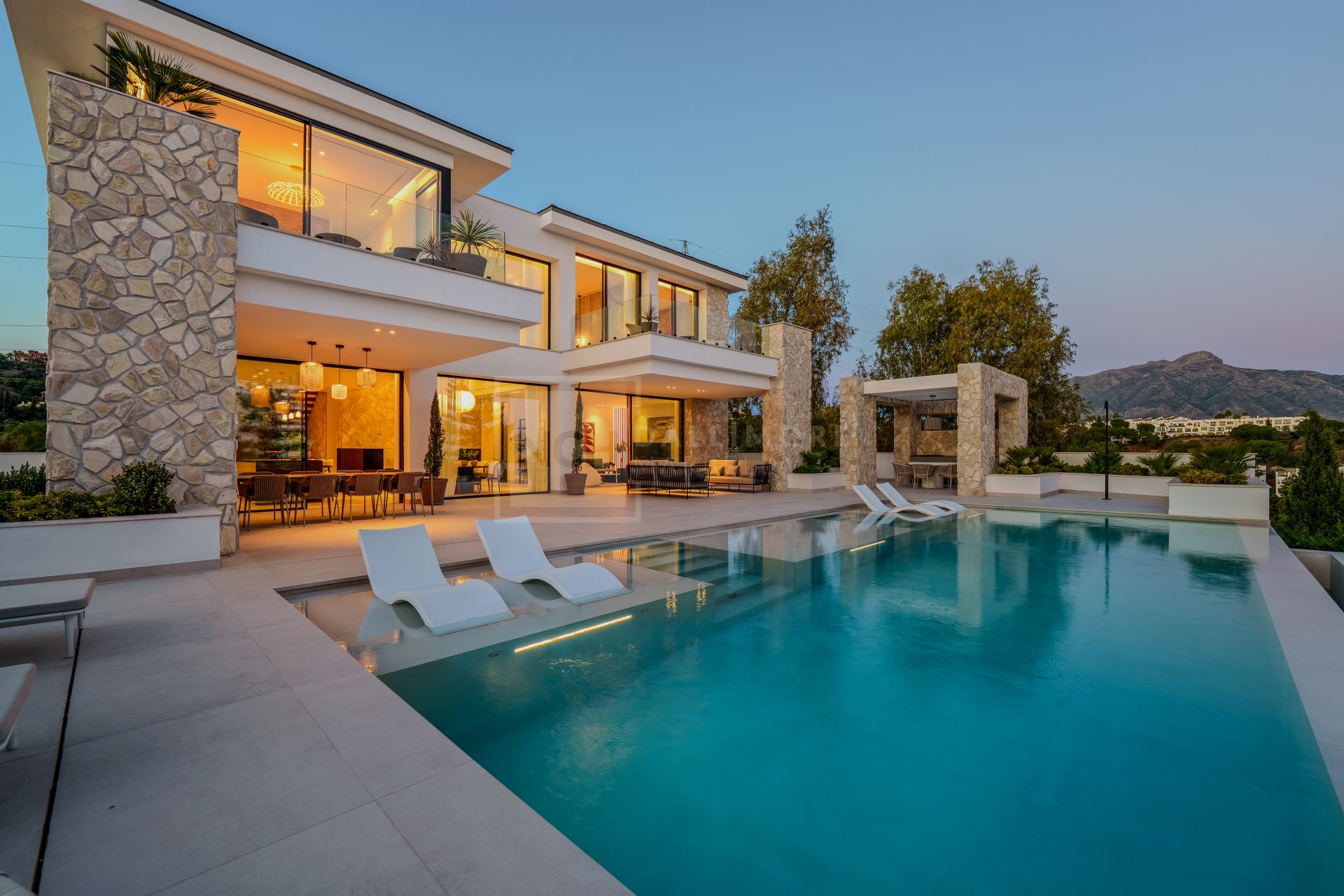 Stunning Modern Residence With Infinity Pool And Open Views In Benahavís