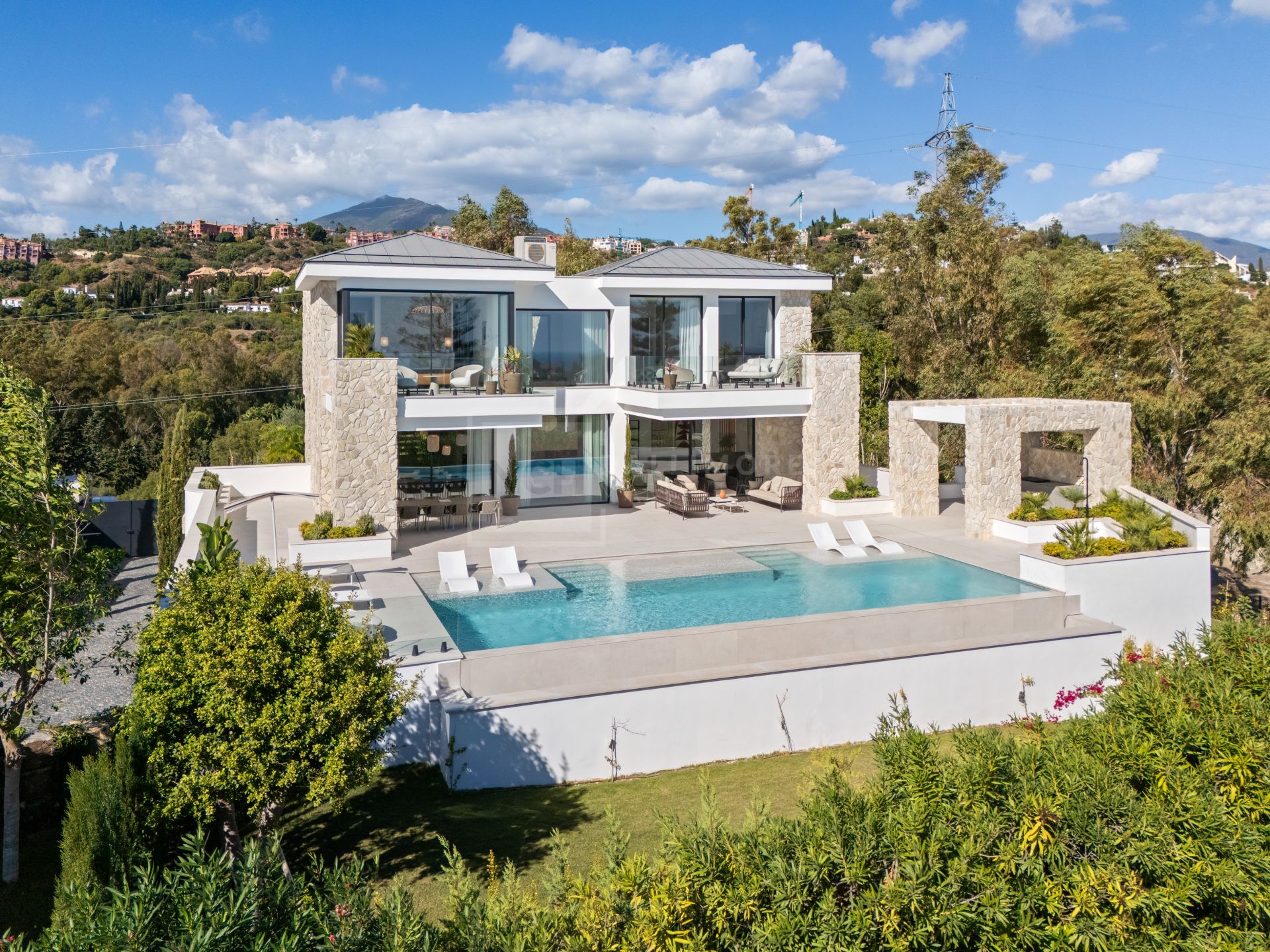Stunning Modern Residence With Infinity Pool And Open Views In Benahavís