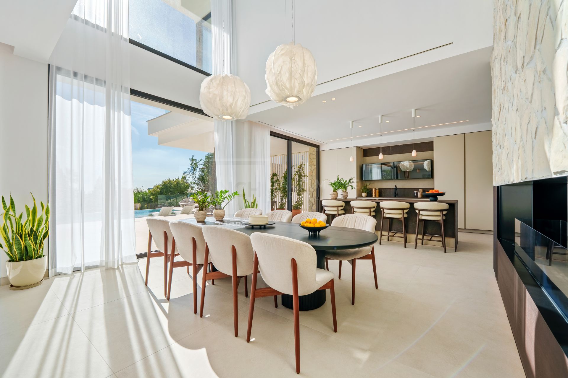 Stunning Modern Residence With Infinity Pool And Open Views In Benahavís