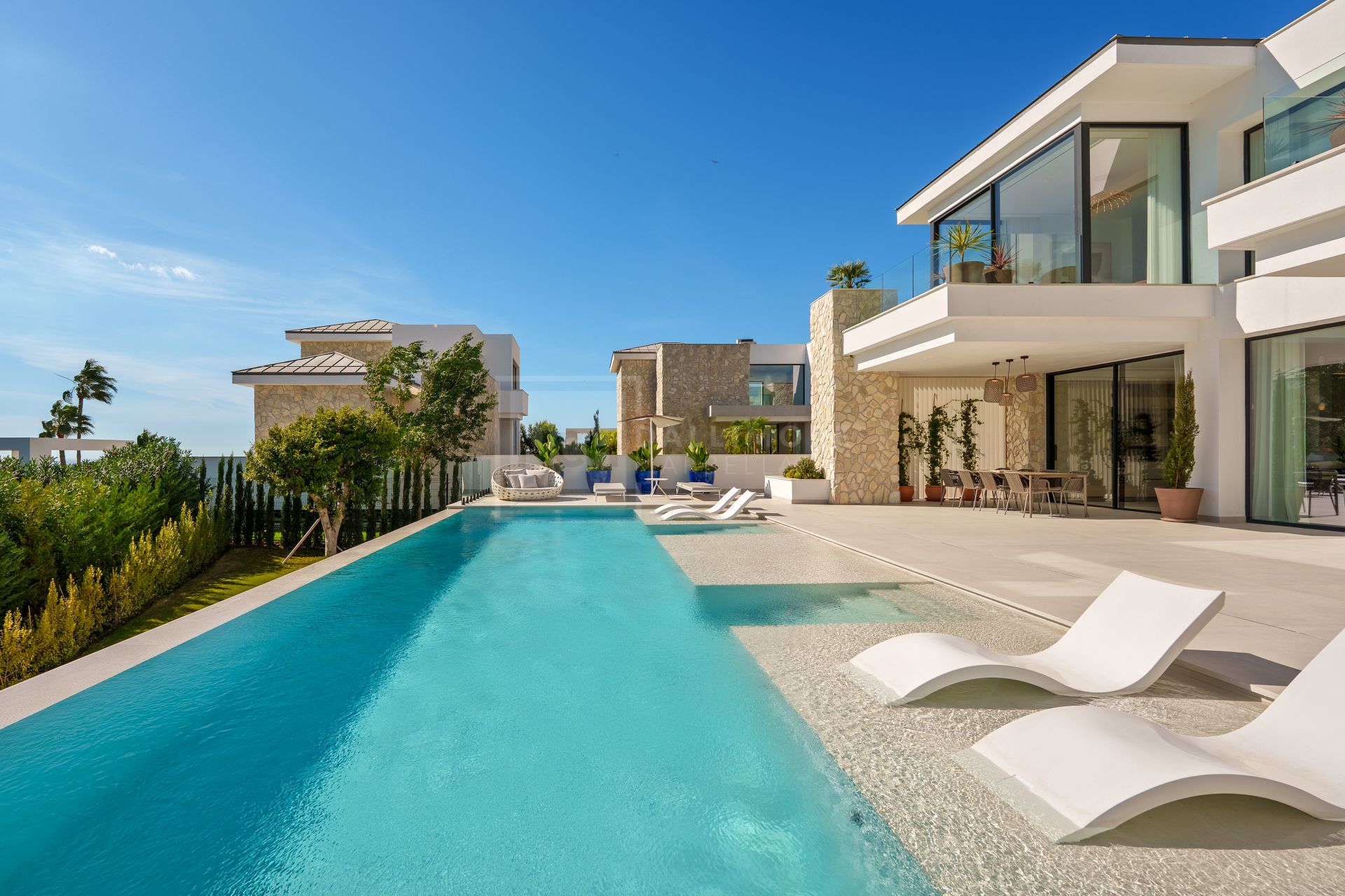 Stunning Modern Residence With Infinity Pool And Open Views In Benahavís