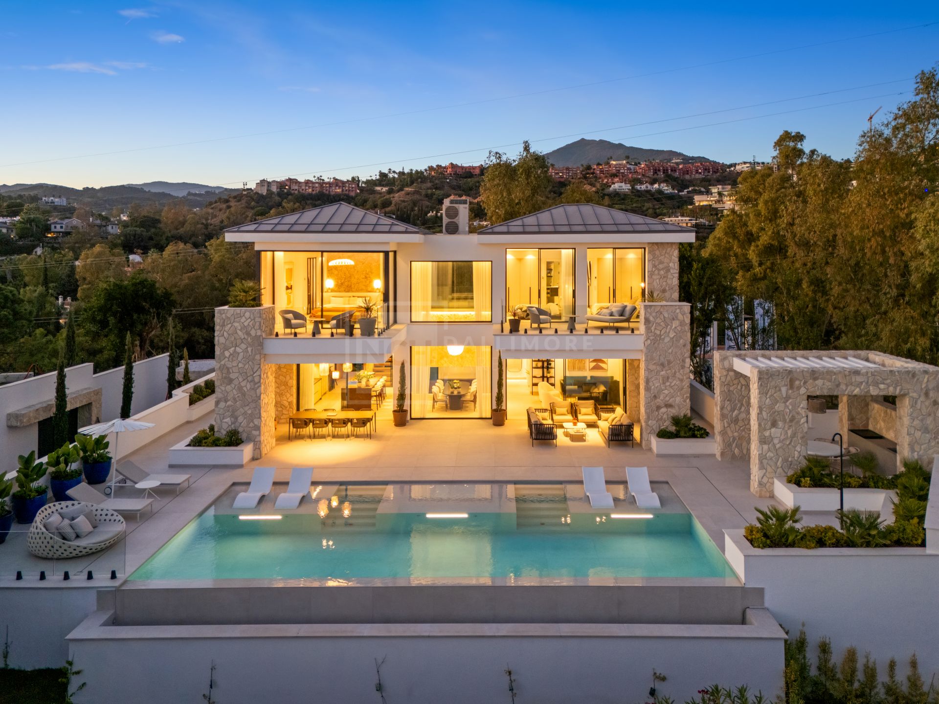 Stunning Modern Residence With Infinity Pool And Open Views In Benahavís