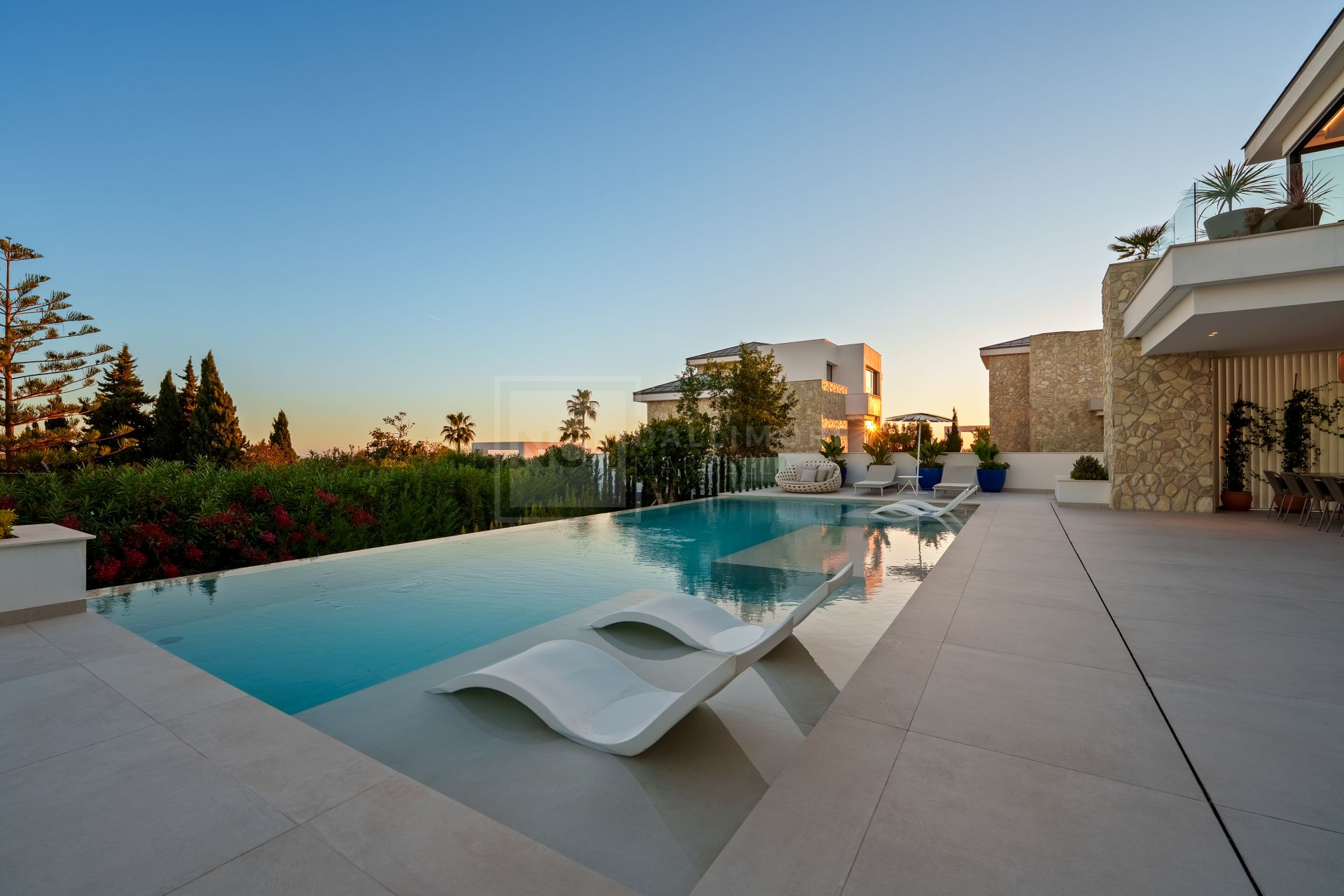 Stunning Modern Residence With Infinity Pool And Open Views In Benahavís