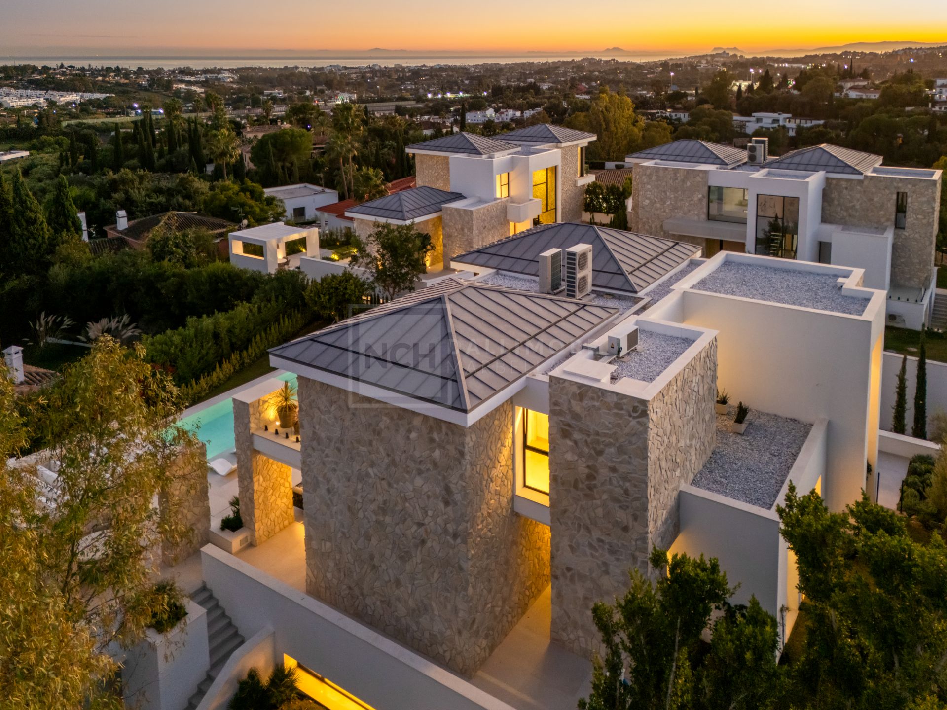 Stunning Modern Residence With Infinity Pool And Open Views In Benahavís