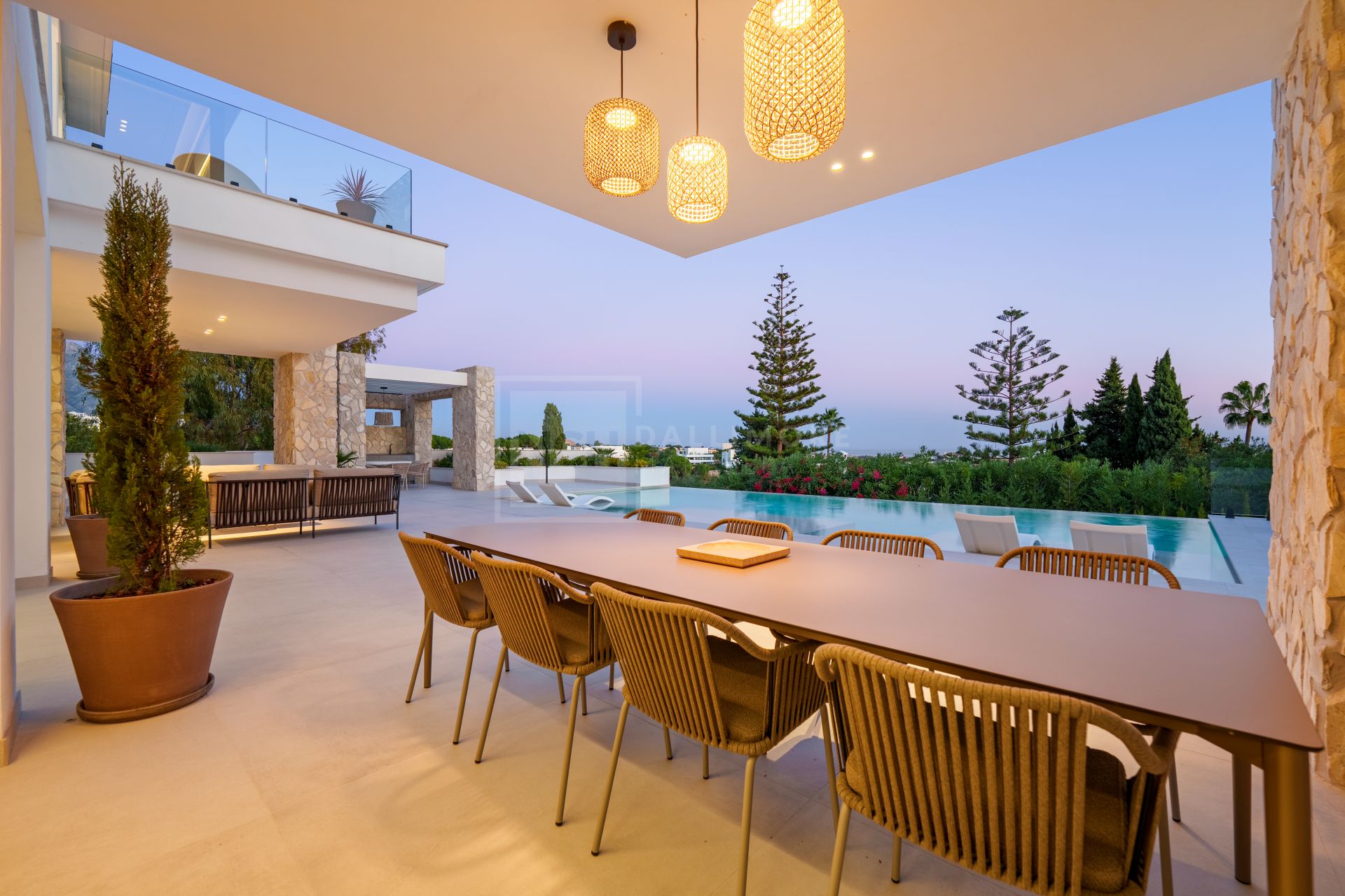 Stunning Modern Residence With Infinity Pool And Open Views In Benahavís