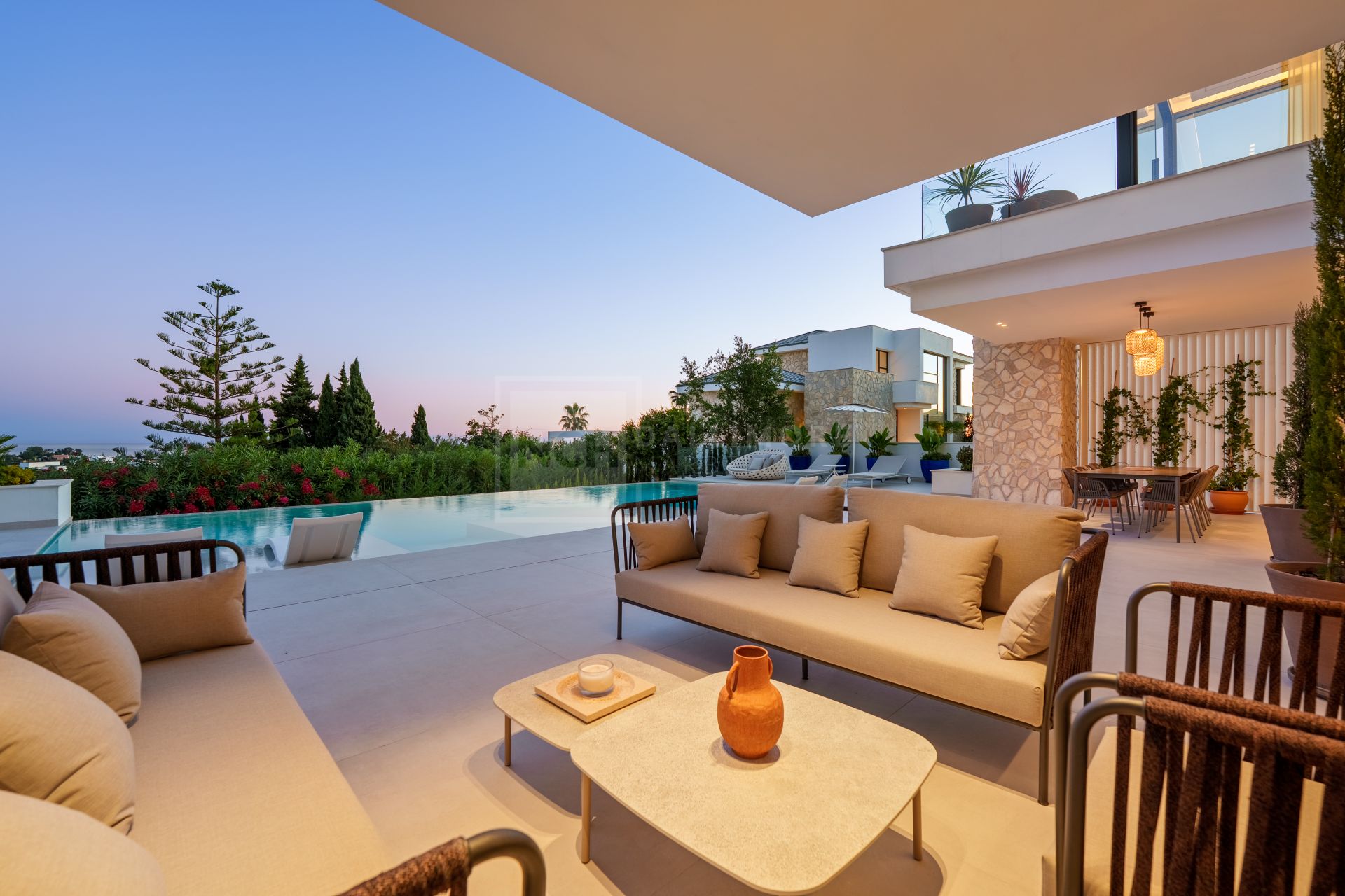Stunning Modern Residence With Infinity Pool And Open Views In Benahavís