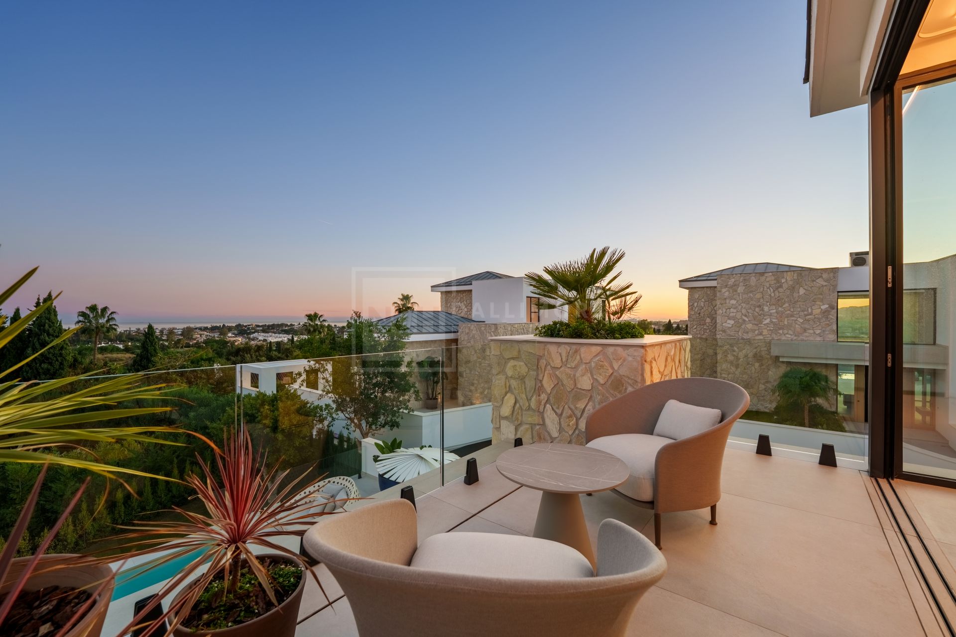 Stunning Modern Residence With Infinity Pool And Open Views In Benahavís