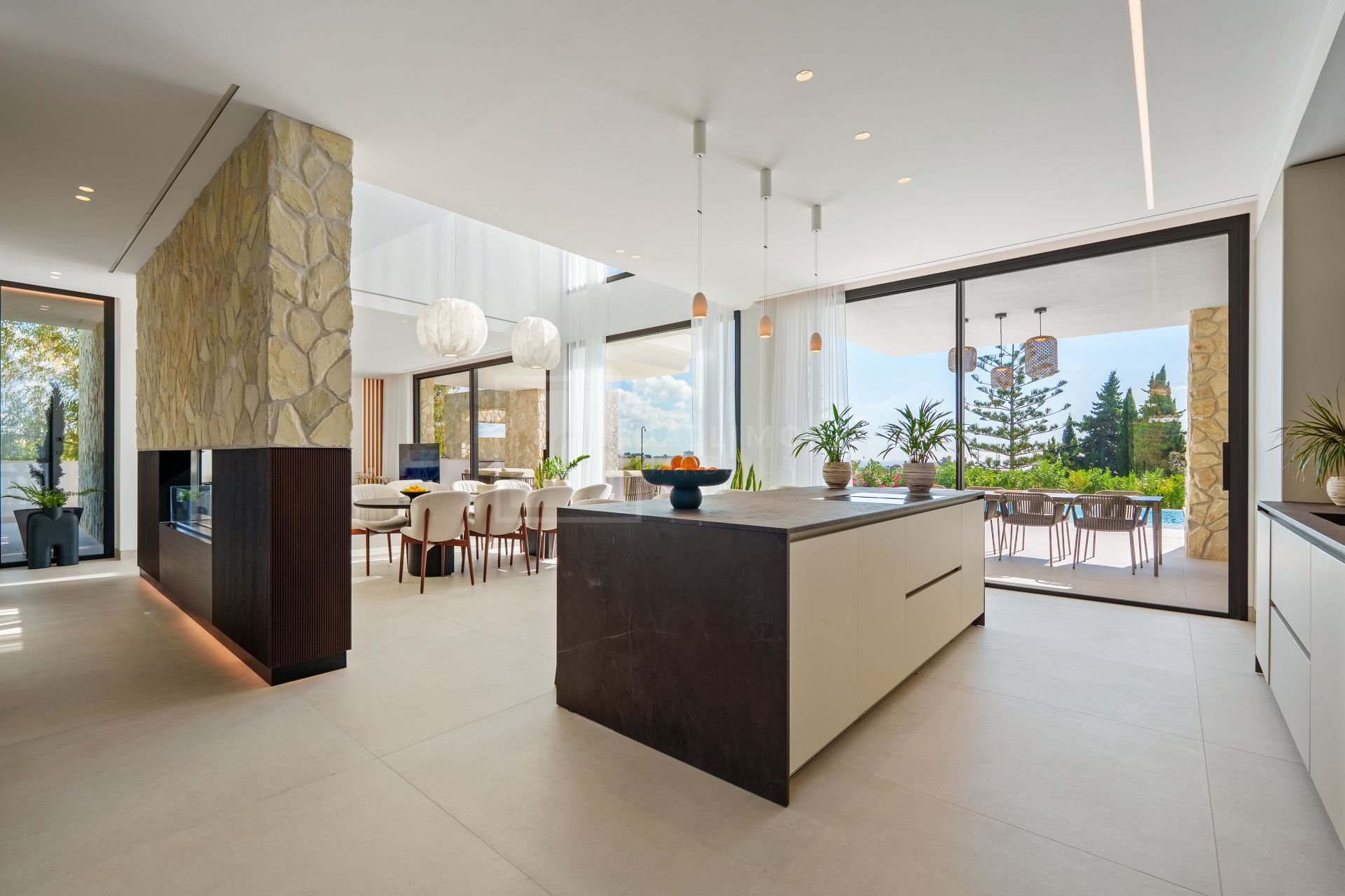 Stunning Modern Residence With Infinity Pool And Open Views In Benahavís