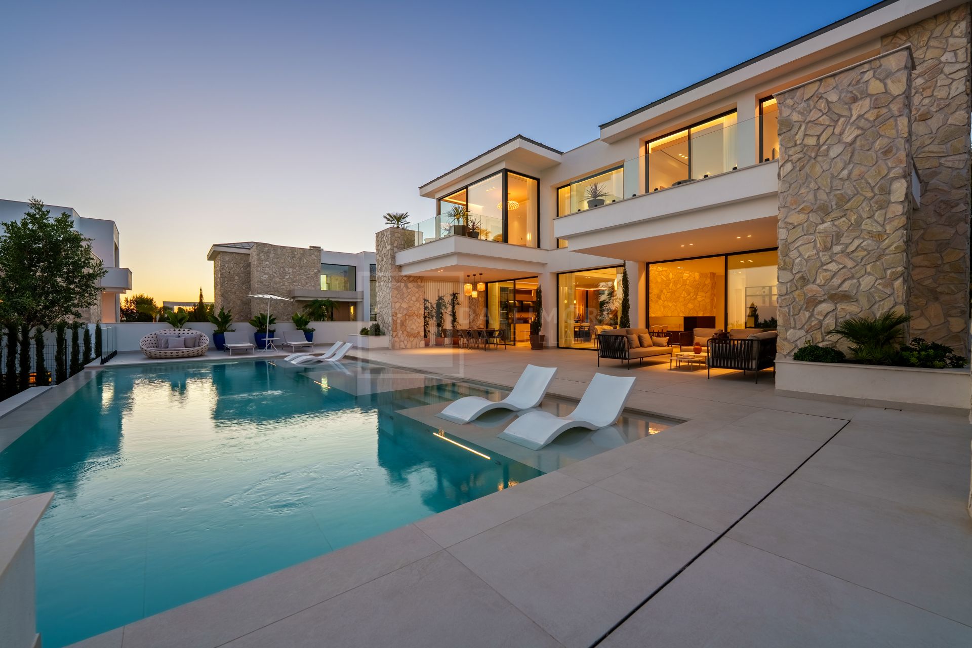 Stunning Modern Residence With Infinity Pool And Open Views In Benahavís