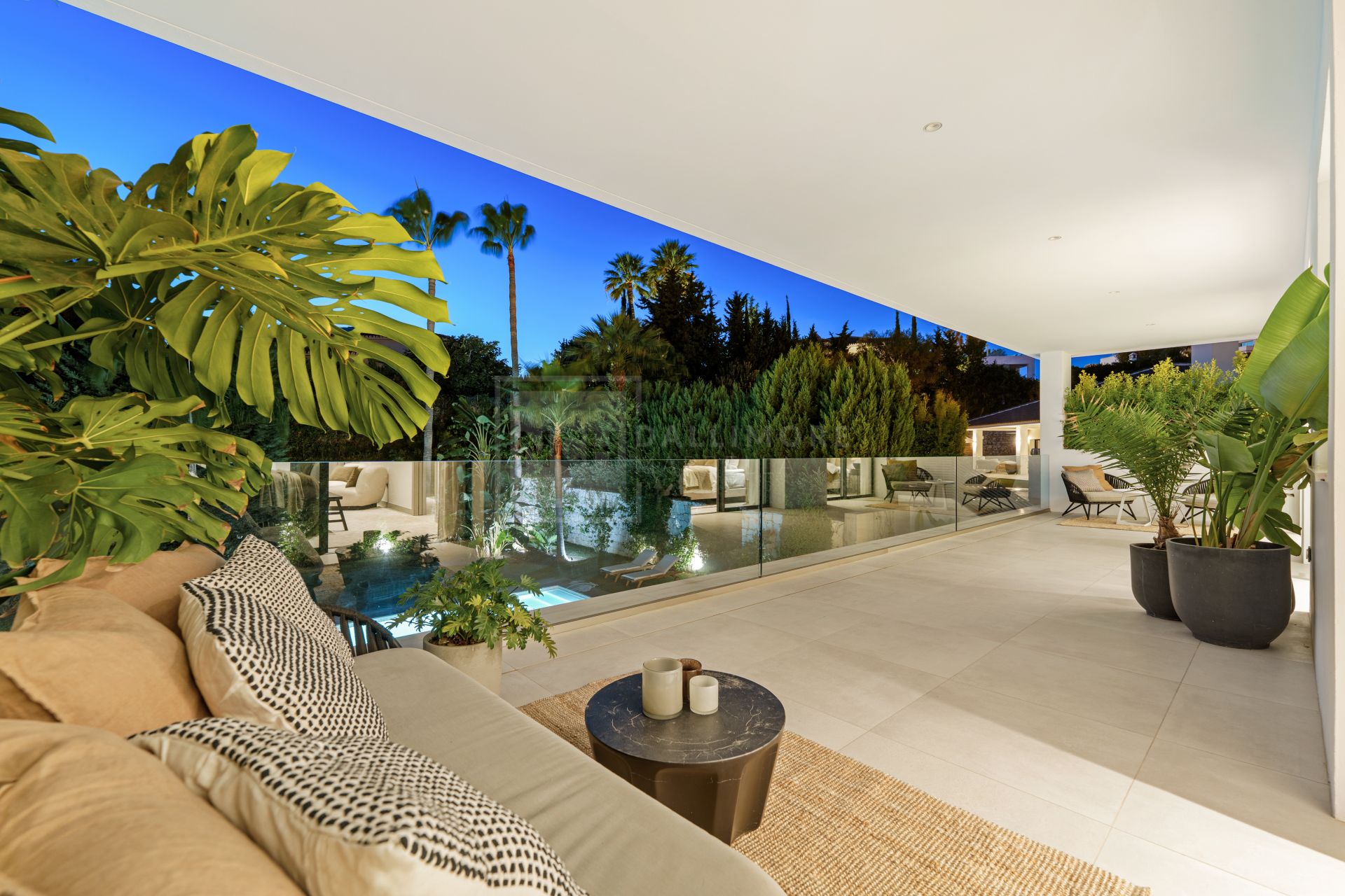 Contemporary Villa With 5 Bedrooms, Pool And Rooftop Solarium In Marbella