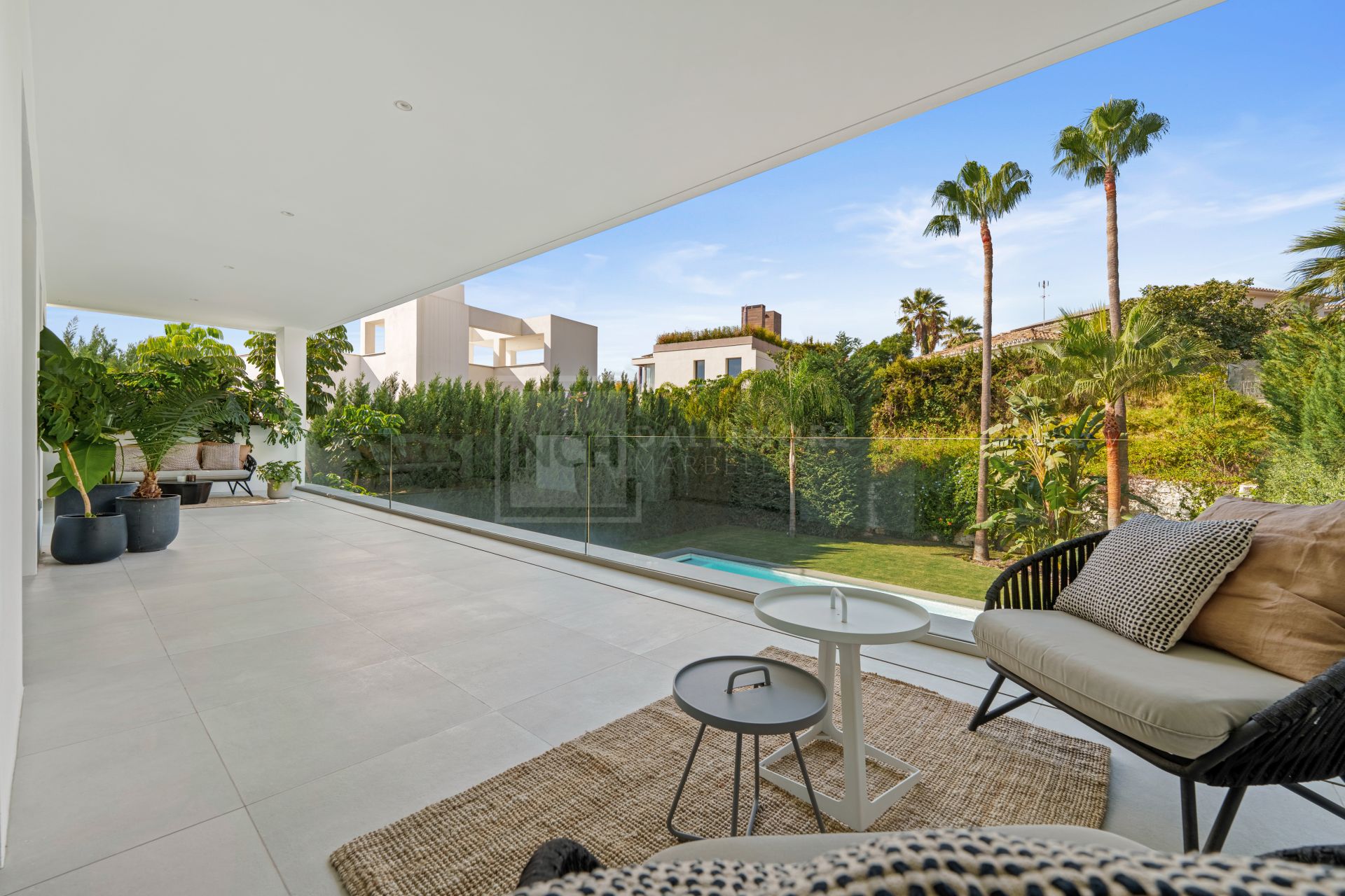 Contemporary Villa With 5 Bedrooms, Pool And Rooftop Solarium In Marbella
