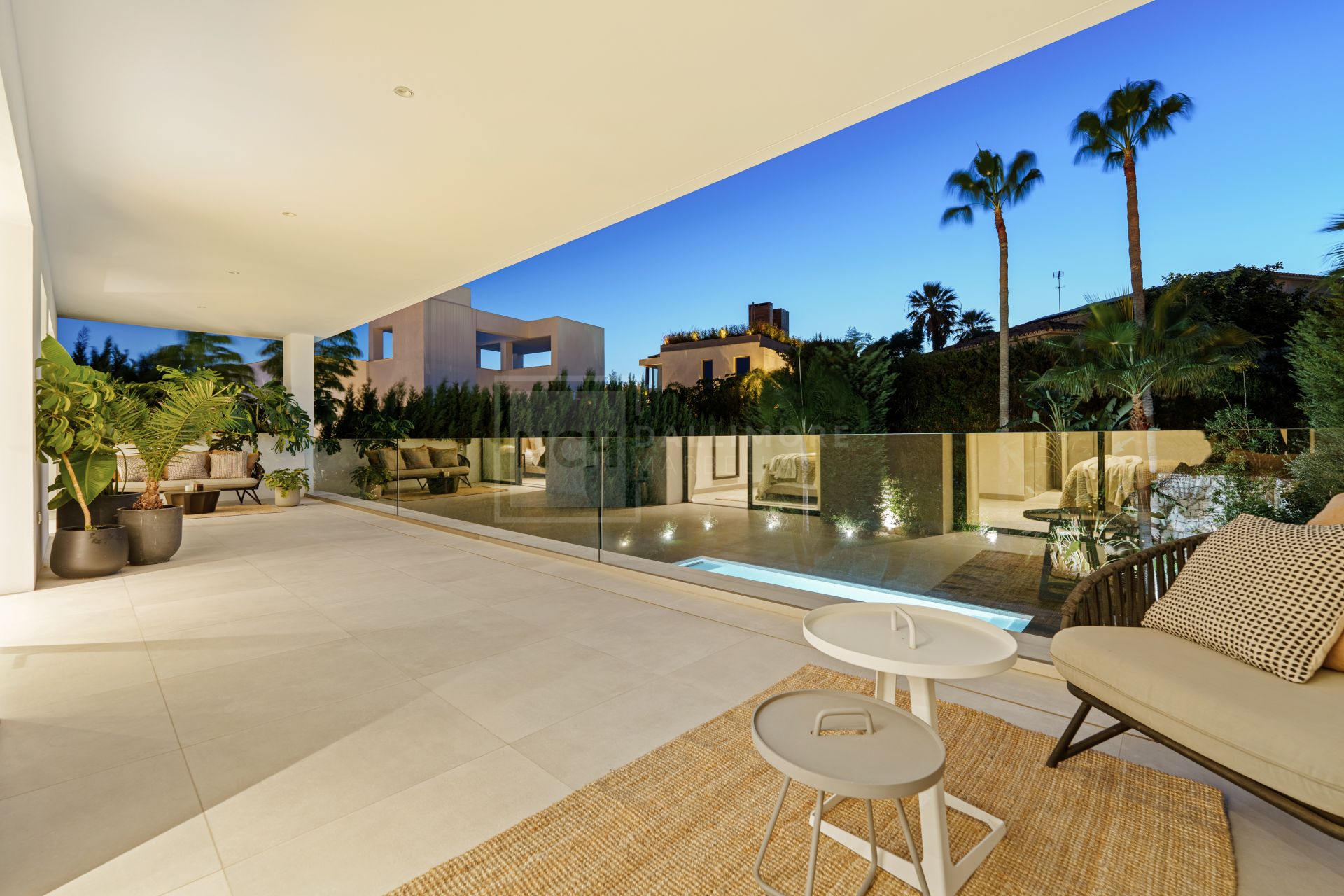 Contemporary Villa With 5 Bedrooms, Pool And Rooftop Solarium In Marbella