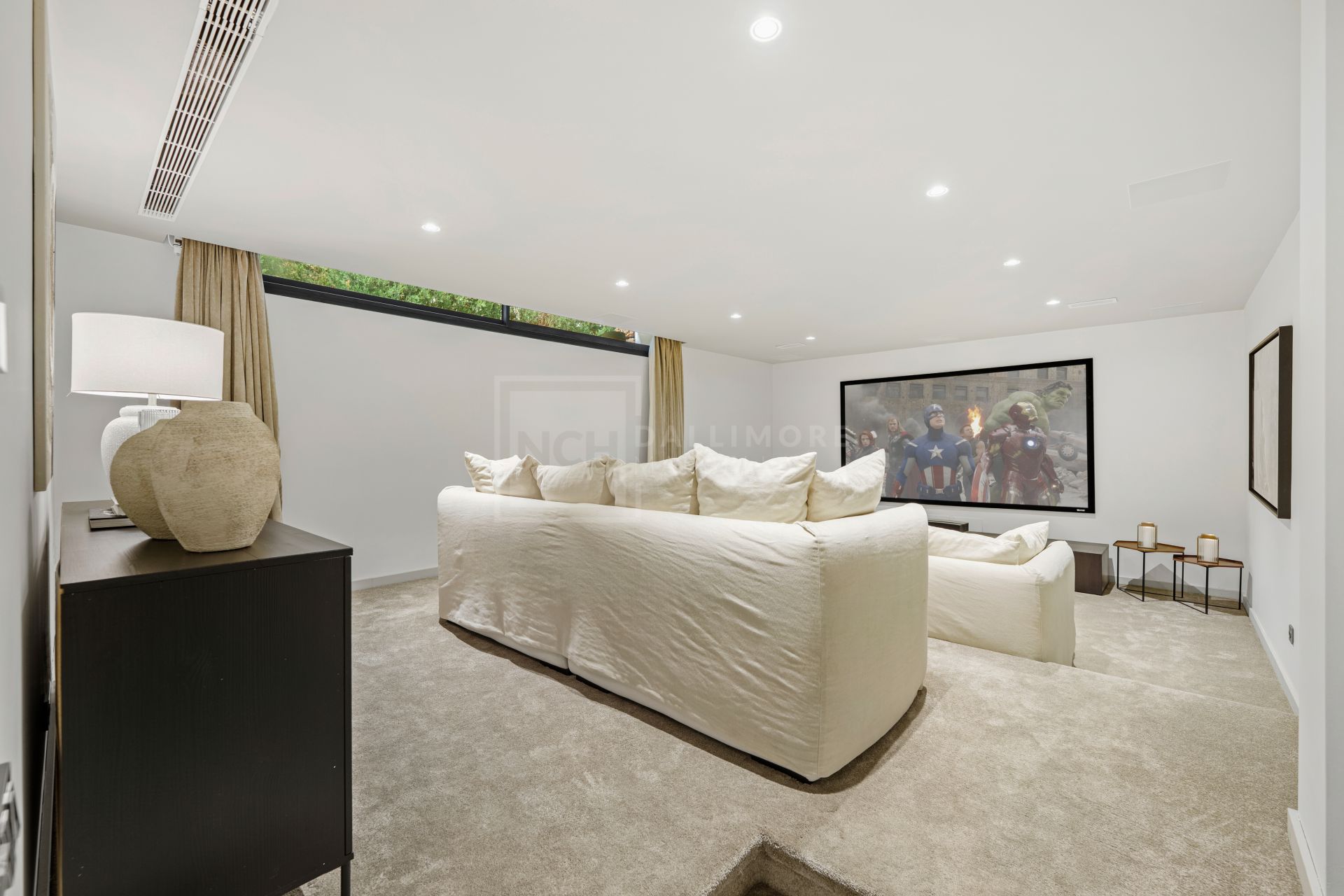 Contemporary Villa With 5 Bedrooms, Pool And Rooftop Solarium In Marbella