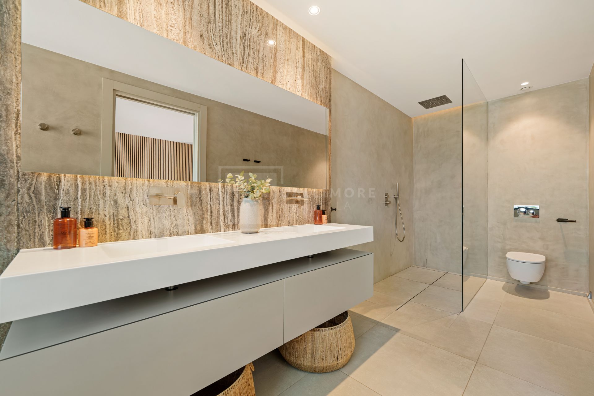 Contemporary Villa With 5 Bedrooms, Pool And Rooftop Solarium In Marbella