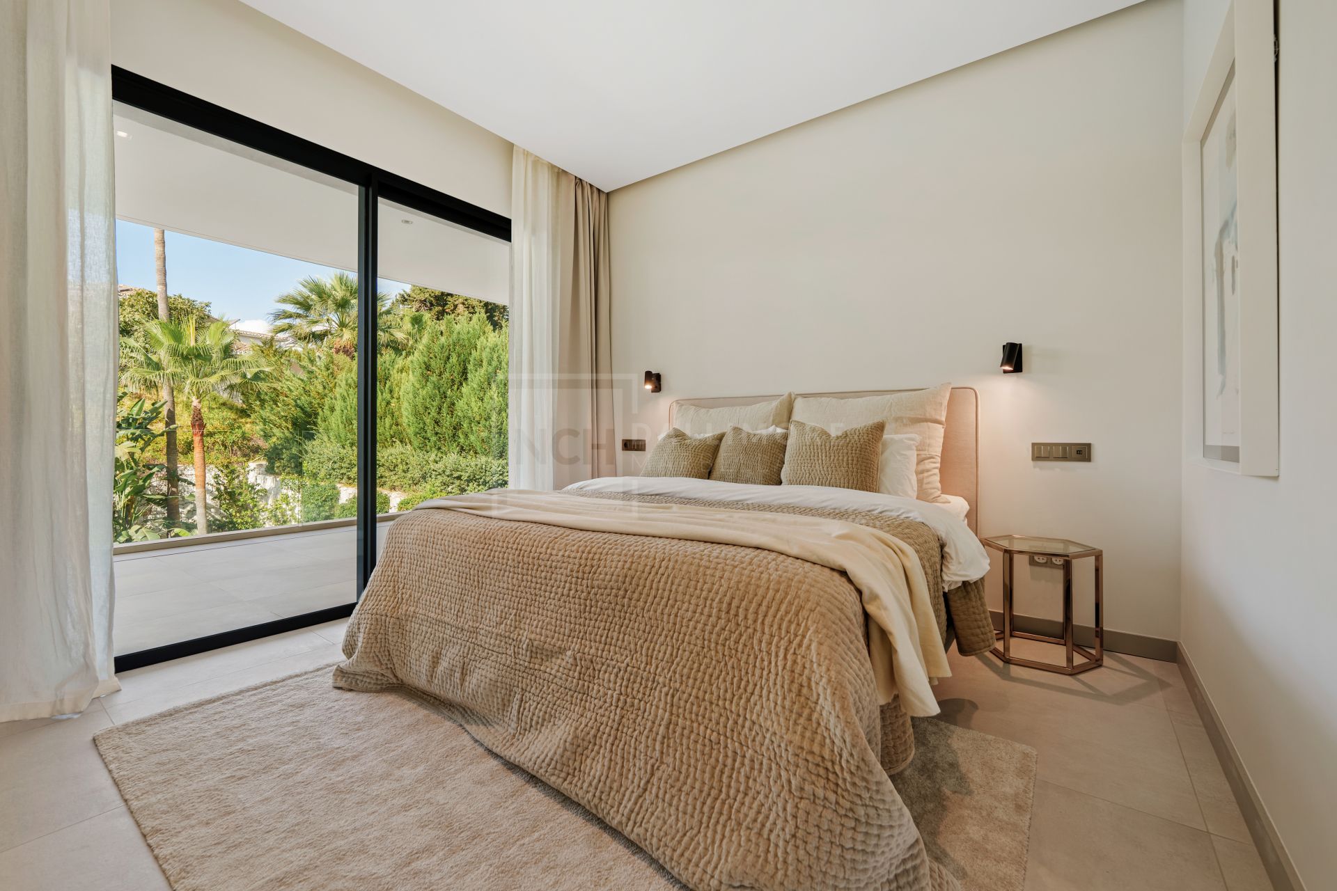 Contemporary Villa With 5 Bedrooms, Pool And Rooftop Solarium In Marbella