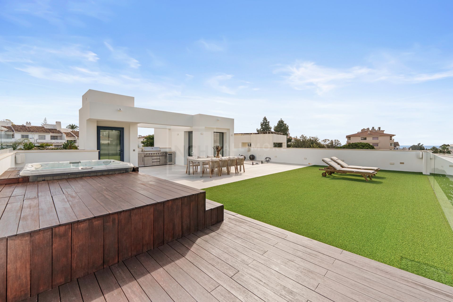 Contemporary Villa With 5 Bedrooms, Pool And Rooftop Solarium In Marbella
