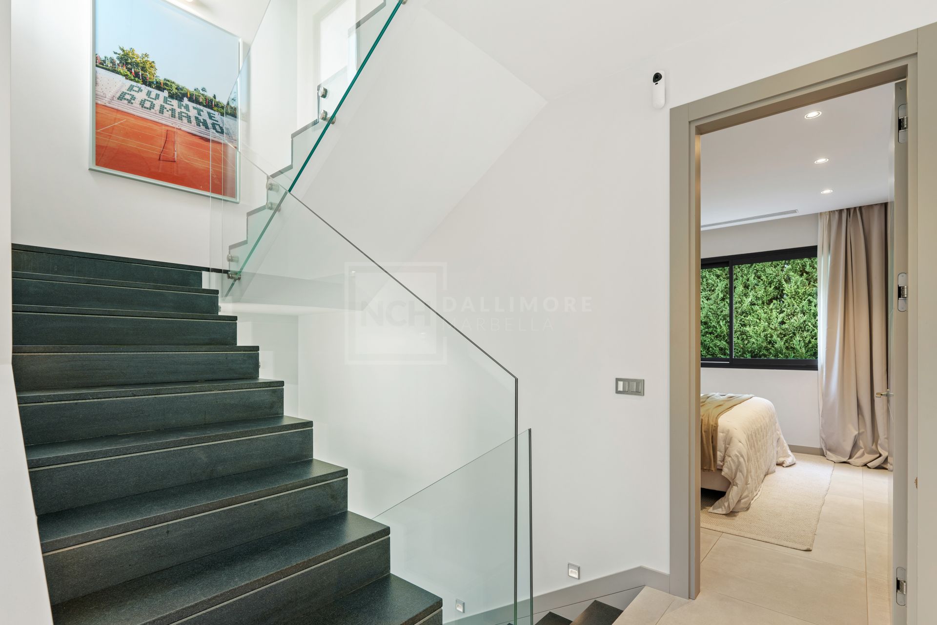 Contemporary Villa With 5 Bedrooms, Pool And Rooftop Solarium In Marbella