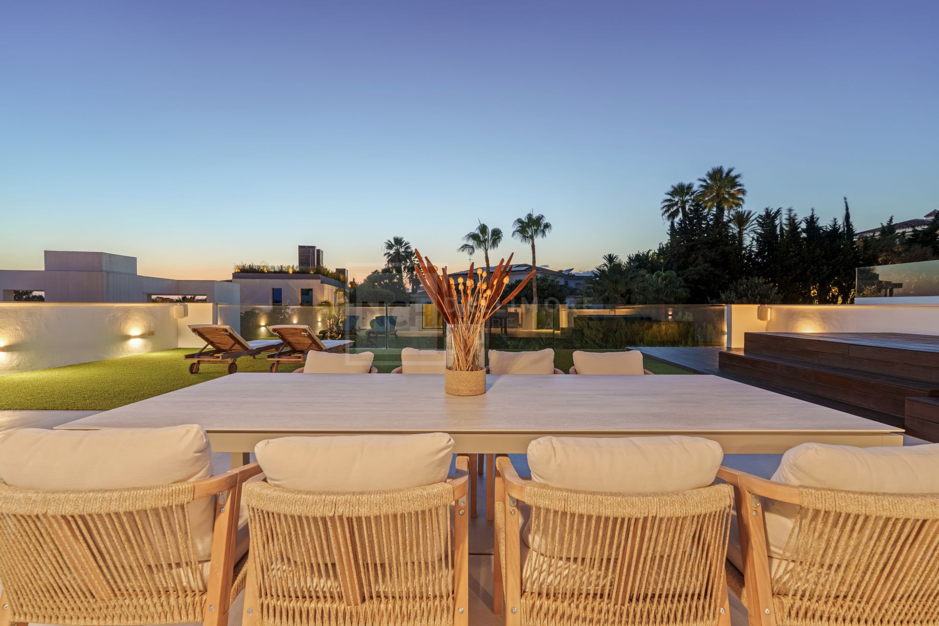 Contemporary Villa With 5 Bedrooms, Pool And Rooftop Solarium In Marbella