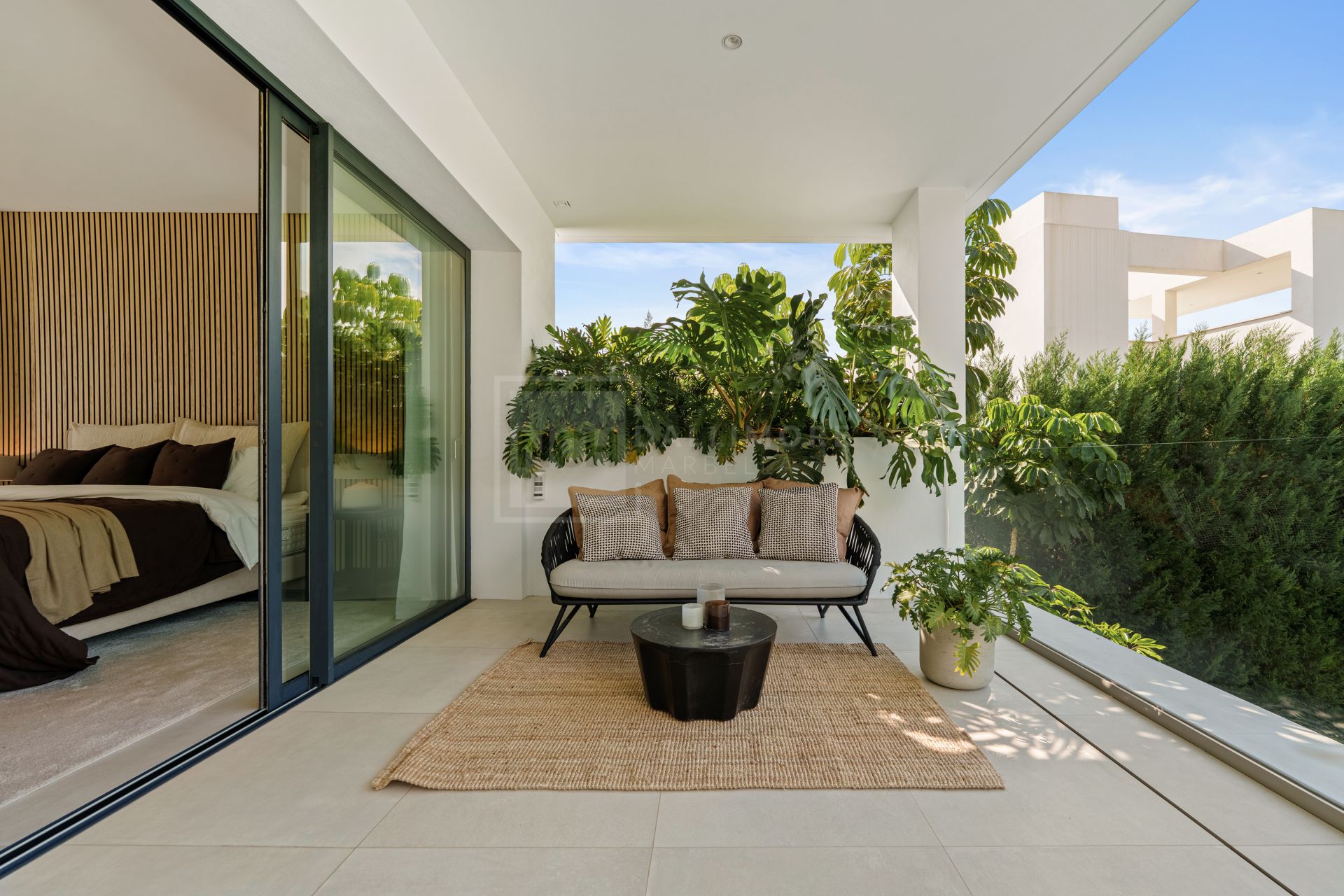 Contemporary Villa With 5 Bedrooms, Pool And Rooftop Solarium In Marbella