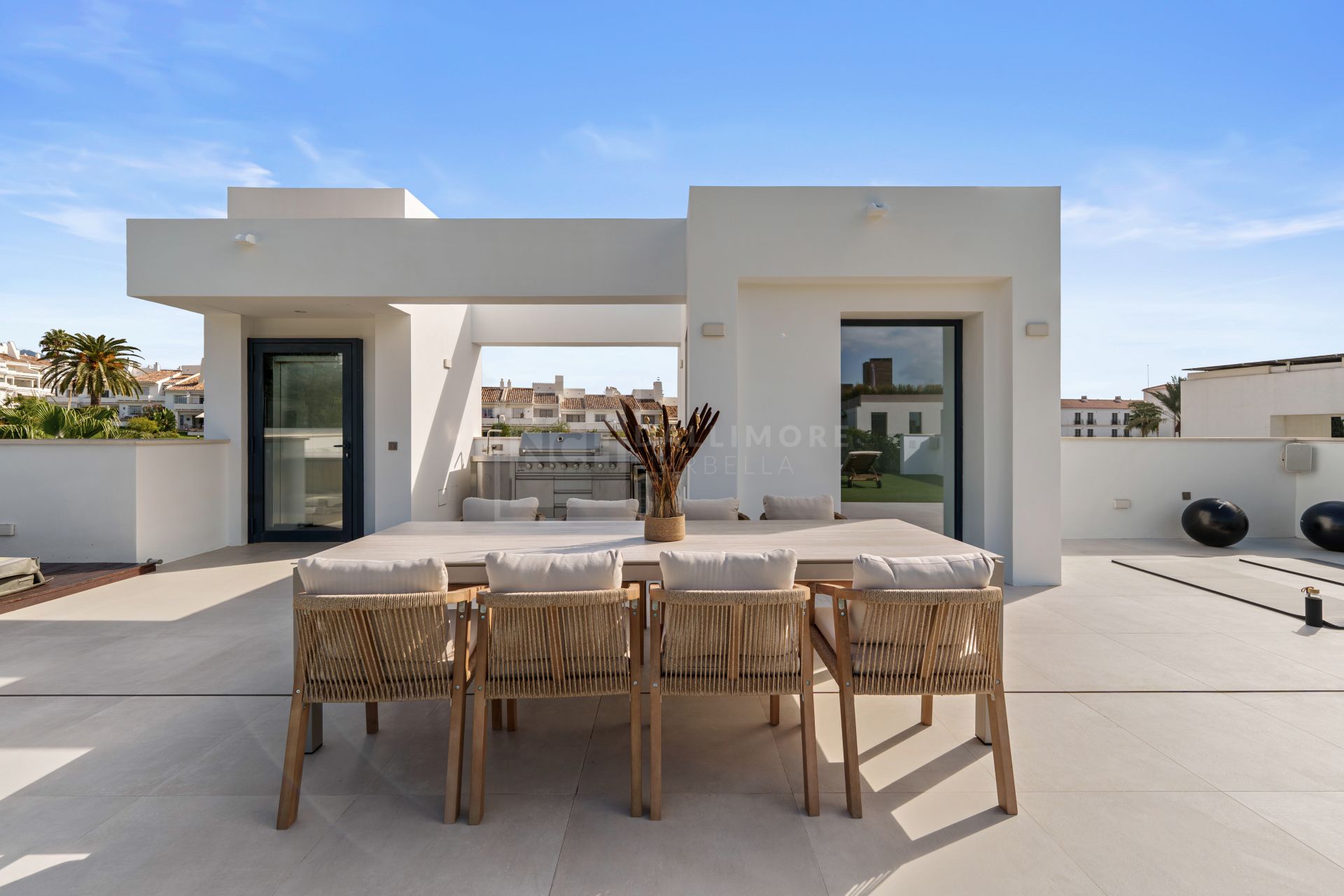 Contemporary Villa With 5 Bedrooms, Pool And Rooftop Solarium In Marbella