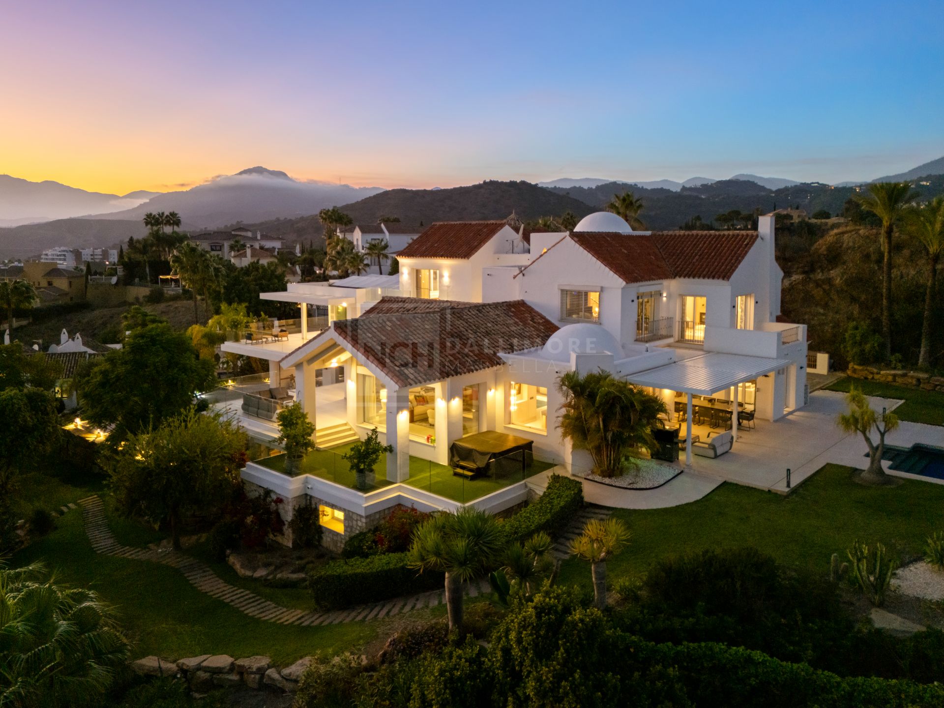 Residencia excepcional de 9 dormitorios con casa de invitados y vistas impresionantes