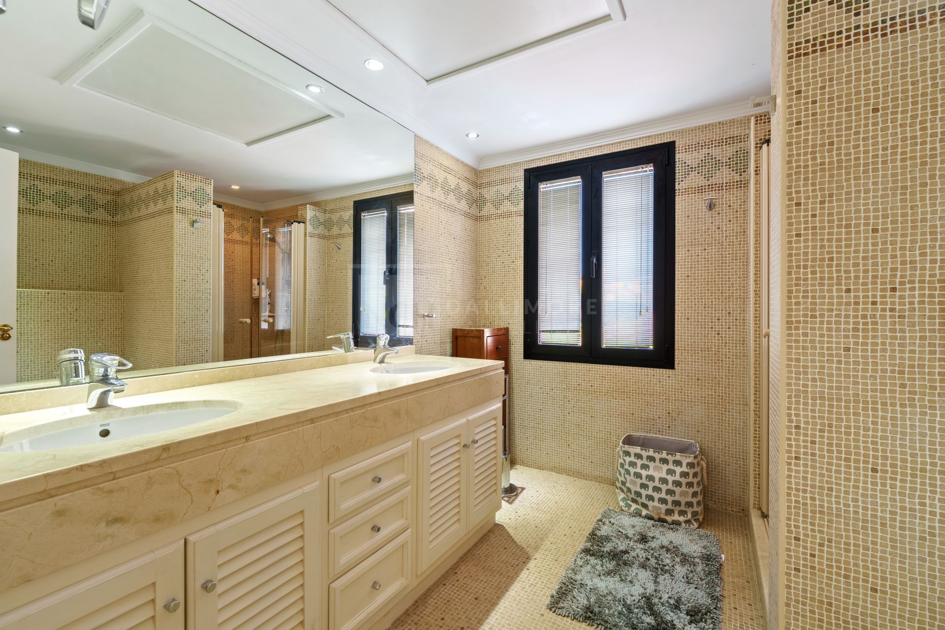 Residencia excepcional de 9 dormitorios con casa de invitados y vistas impresionantes