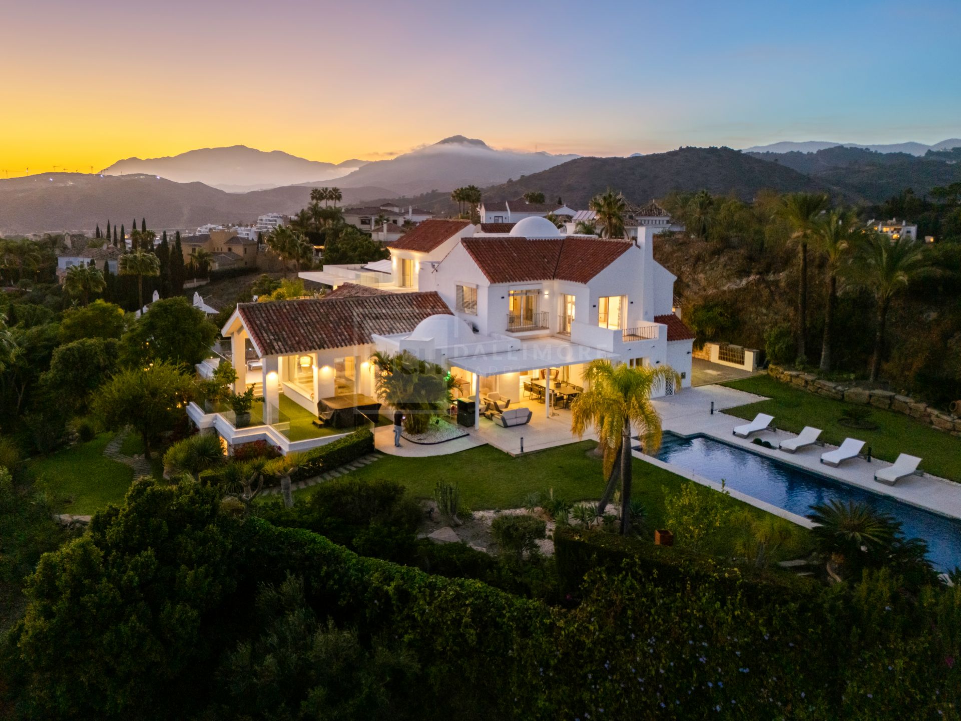 Residencia excepcional de 9 dormitorios con casa de invitados y vistas impresionantes
