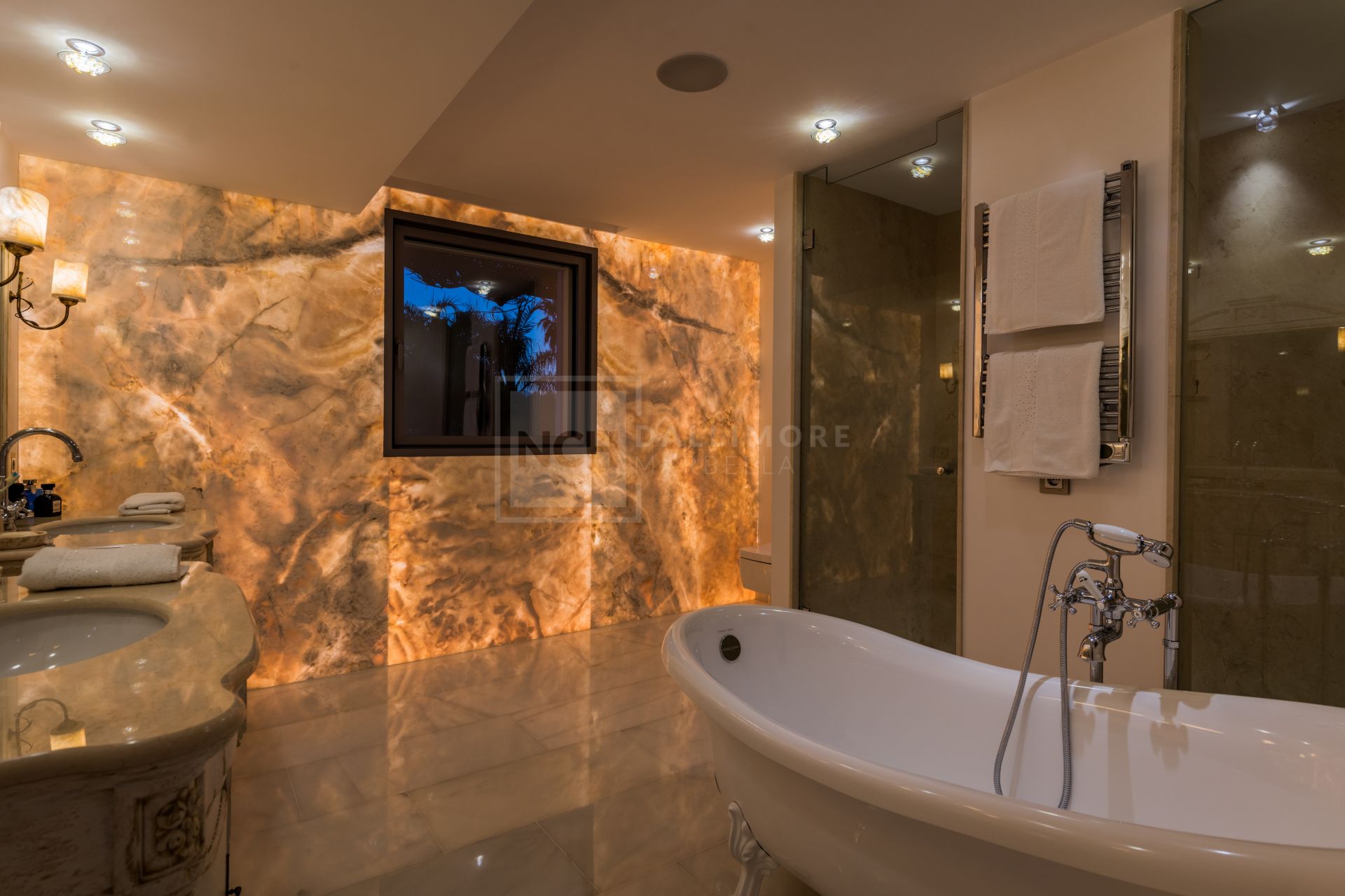 Sofisticada villa de 6 dormitorios con piscina privada y acceso directo al campo de golf