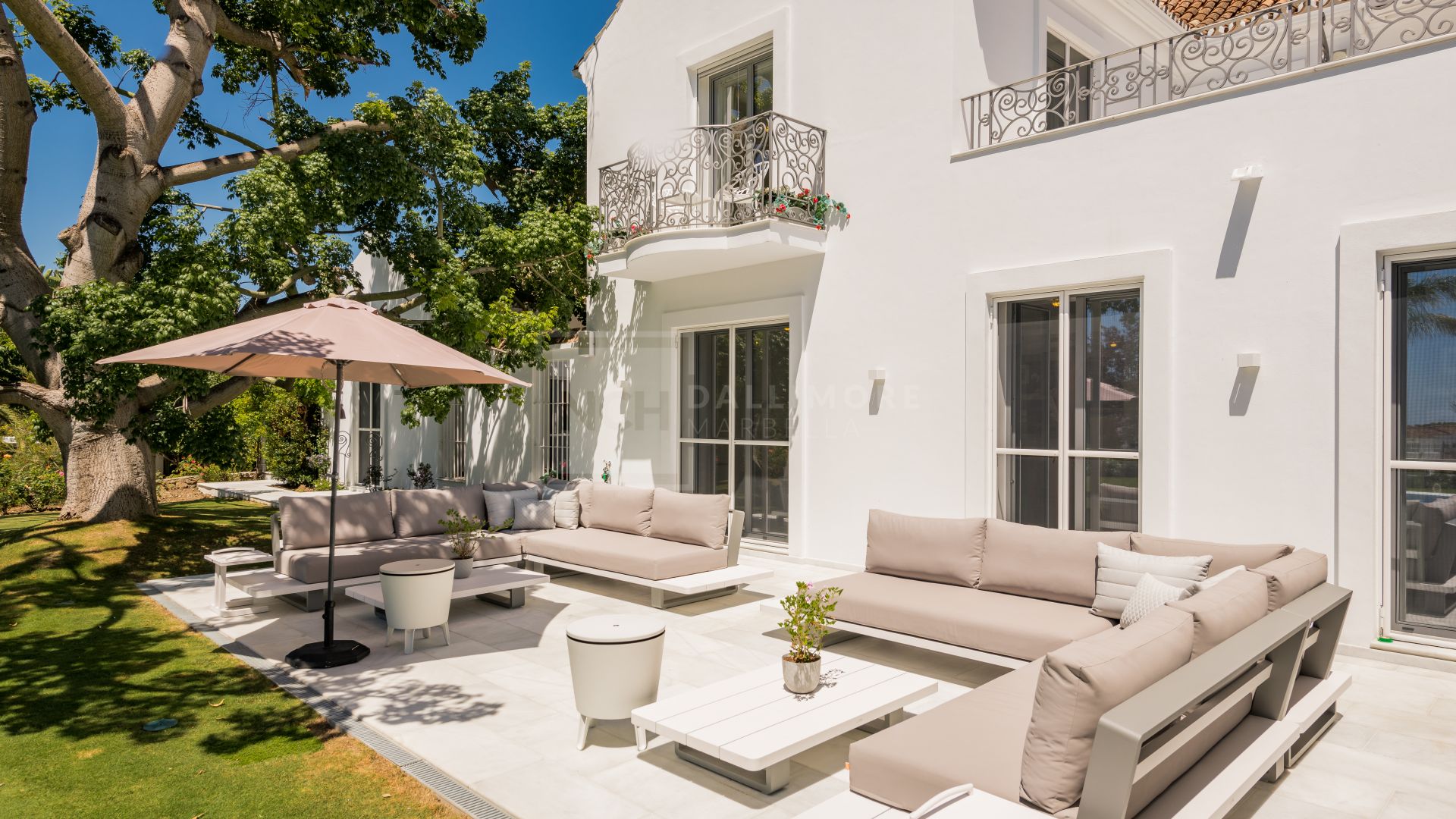 Sofisticada villa de 6 dormitorios con piscina privada y acceso directo al campo de golf