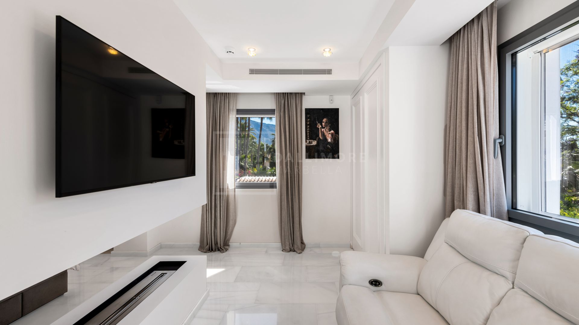 Sofisticada villa de 6 dormitorios con piscina privada y acceso directo al campo de golf