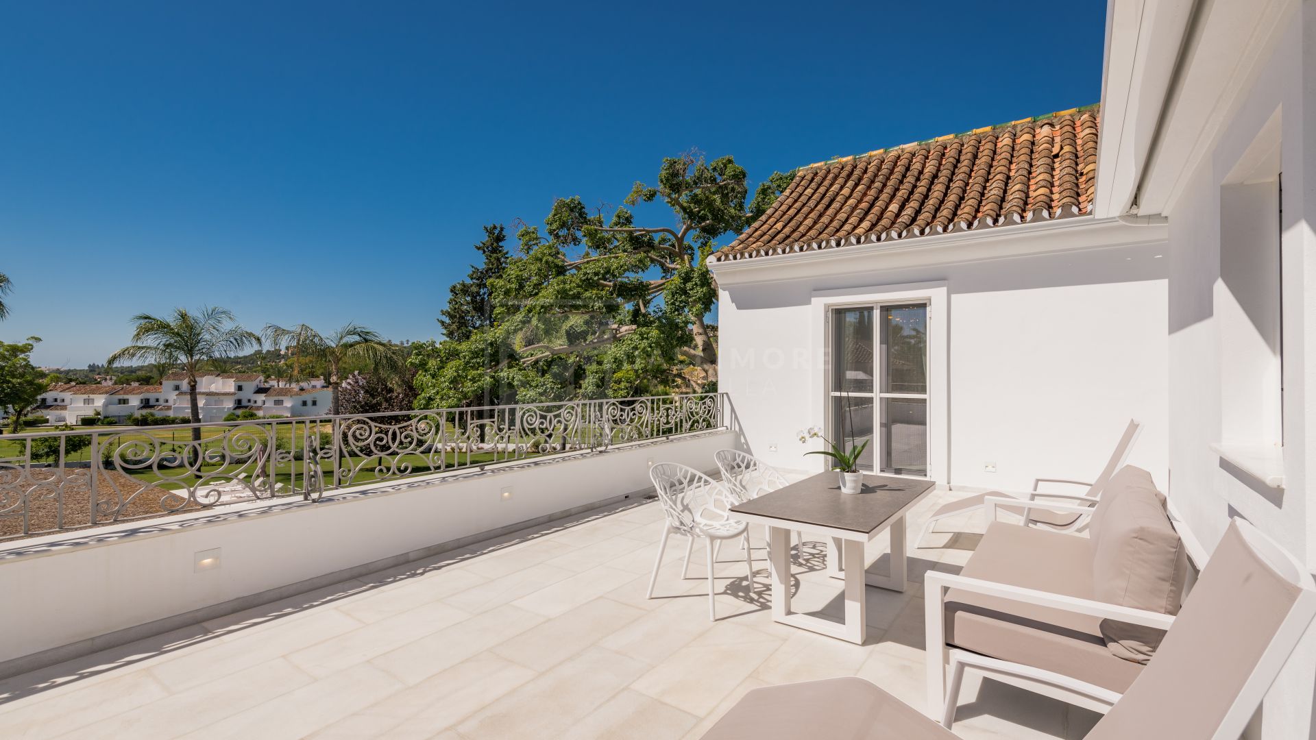 Sofisticada villa de 6 dormitorios con piscina privada y acceso directo al campo de golf