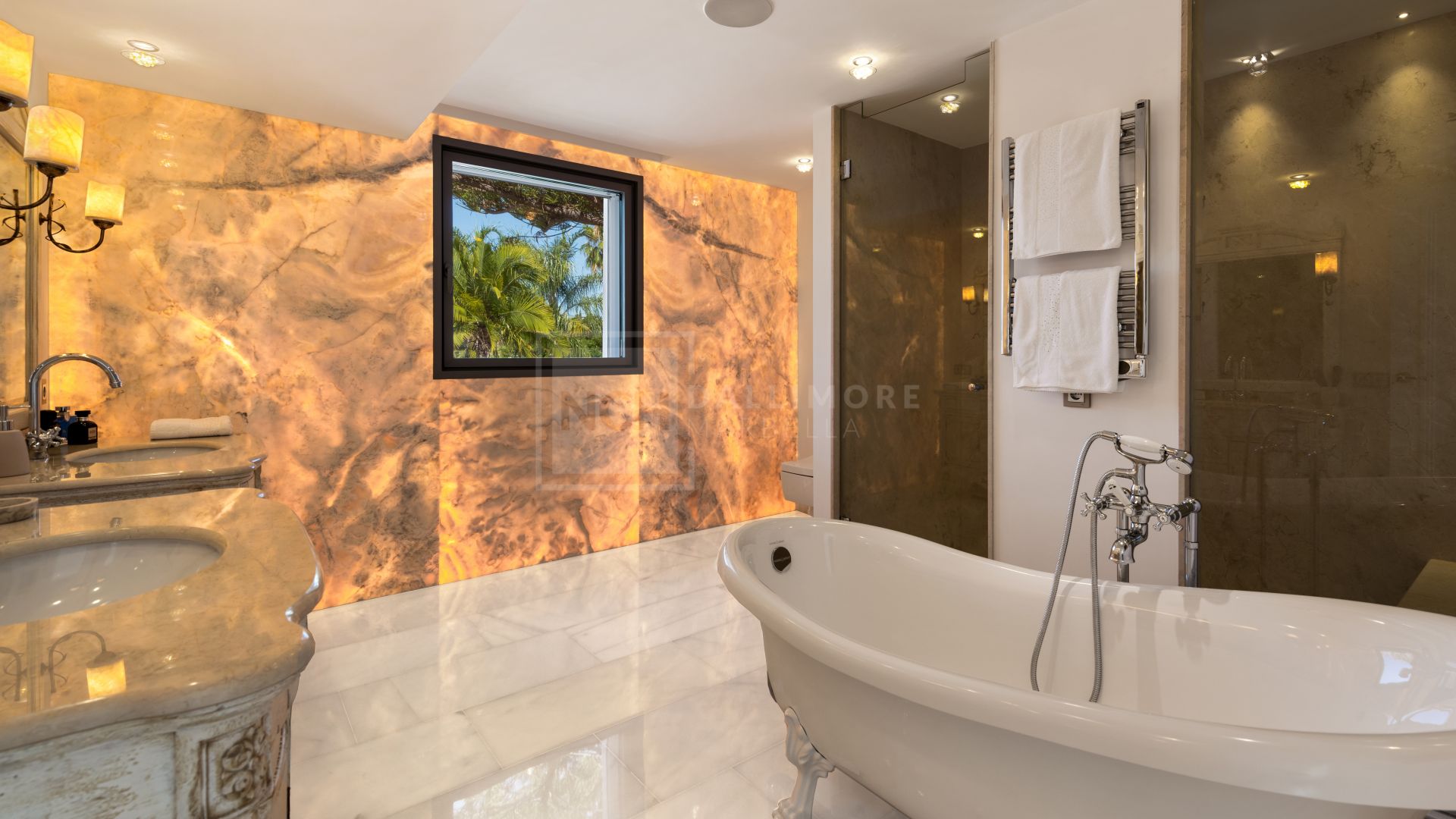 Sofisticada villa de 6 dormitorios con piscina privada y acceso directo al campo de golf