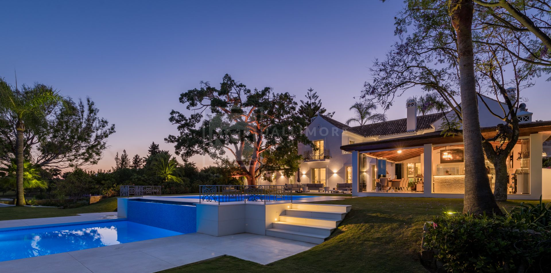 Sofisticada villa de 6 dormitorios con piscina privada y acceso directo al campo de golf
