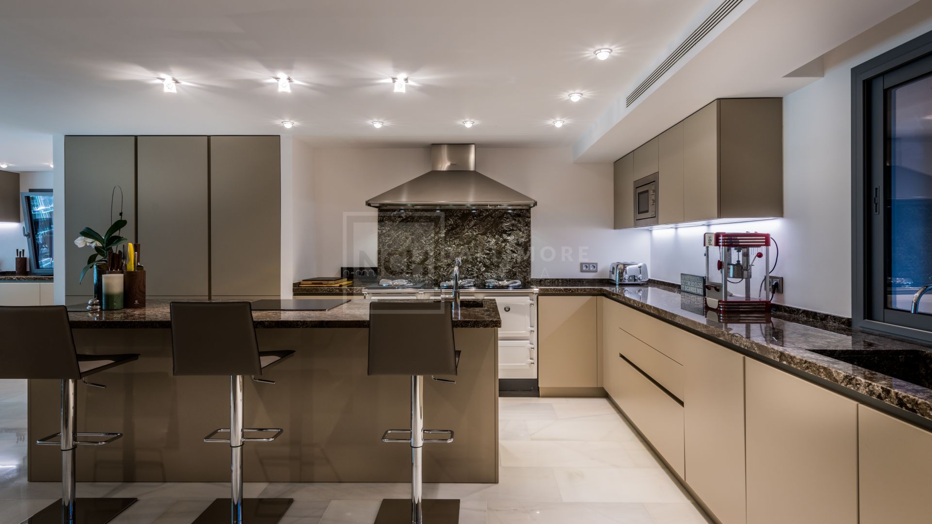Sofisticada villa de 6 dormitorios con piscina privada y acceso directo al campo de golf