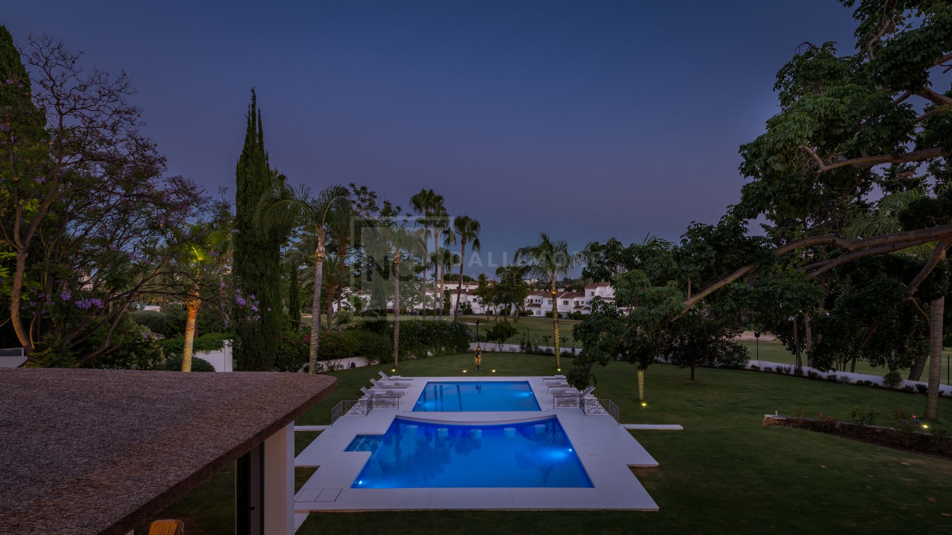 Sofisticada villa de 6 dormitorios con piscina privada y acceso directo al campo de golf