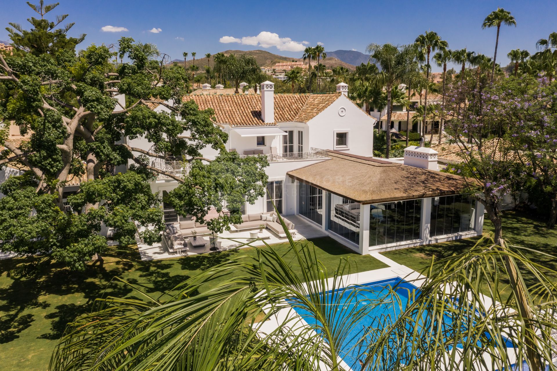 Sofisticada villa de 6 dormitorios con piscina privada y acceso directo al campo de golf
