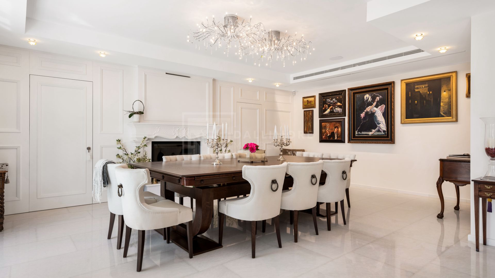 Sofisticada villa de 6 dormitorios con piscina privada y acceso directo al campo de golf