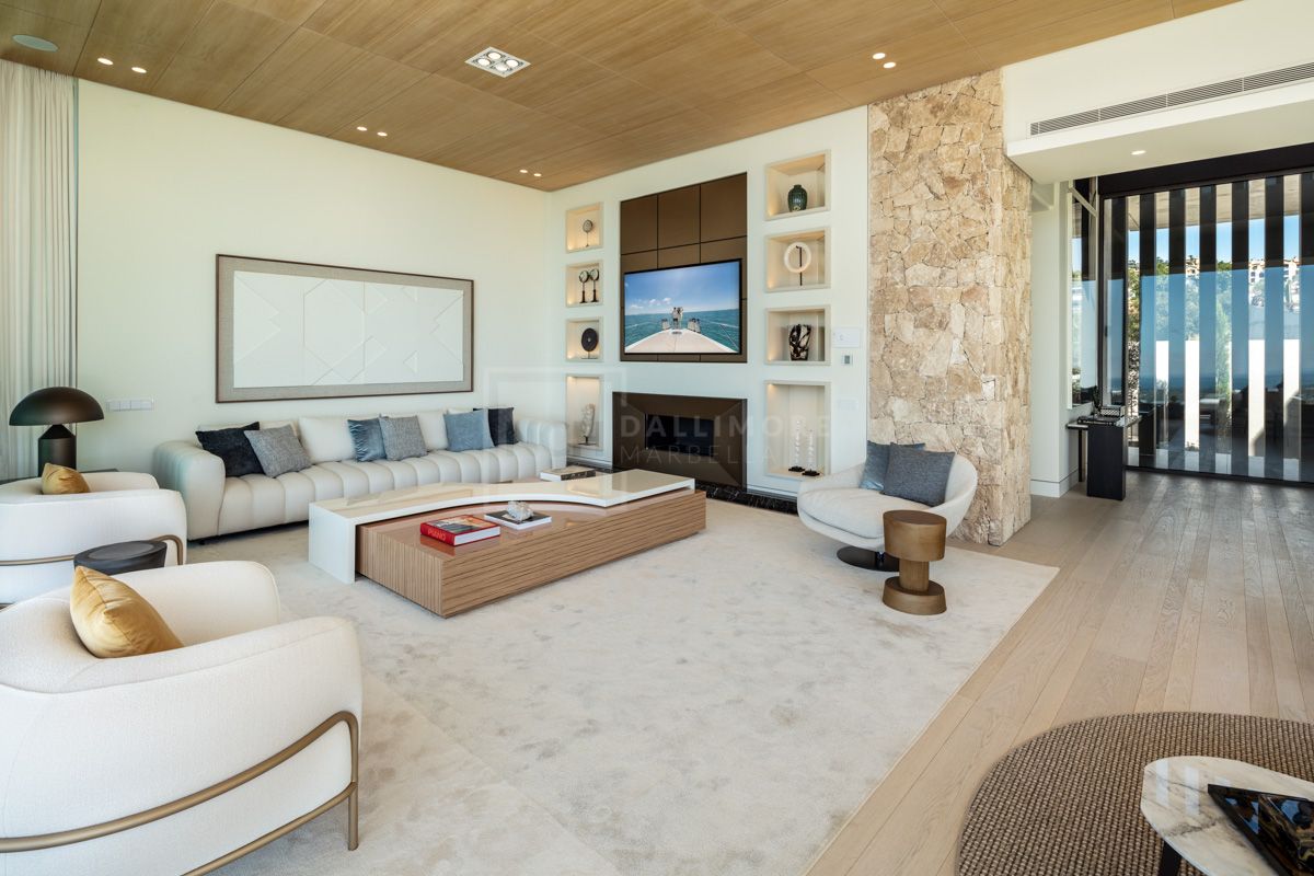 Modern Hillside Villa with Infinity Pool and Breathtaking Views over the Mediterranean