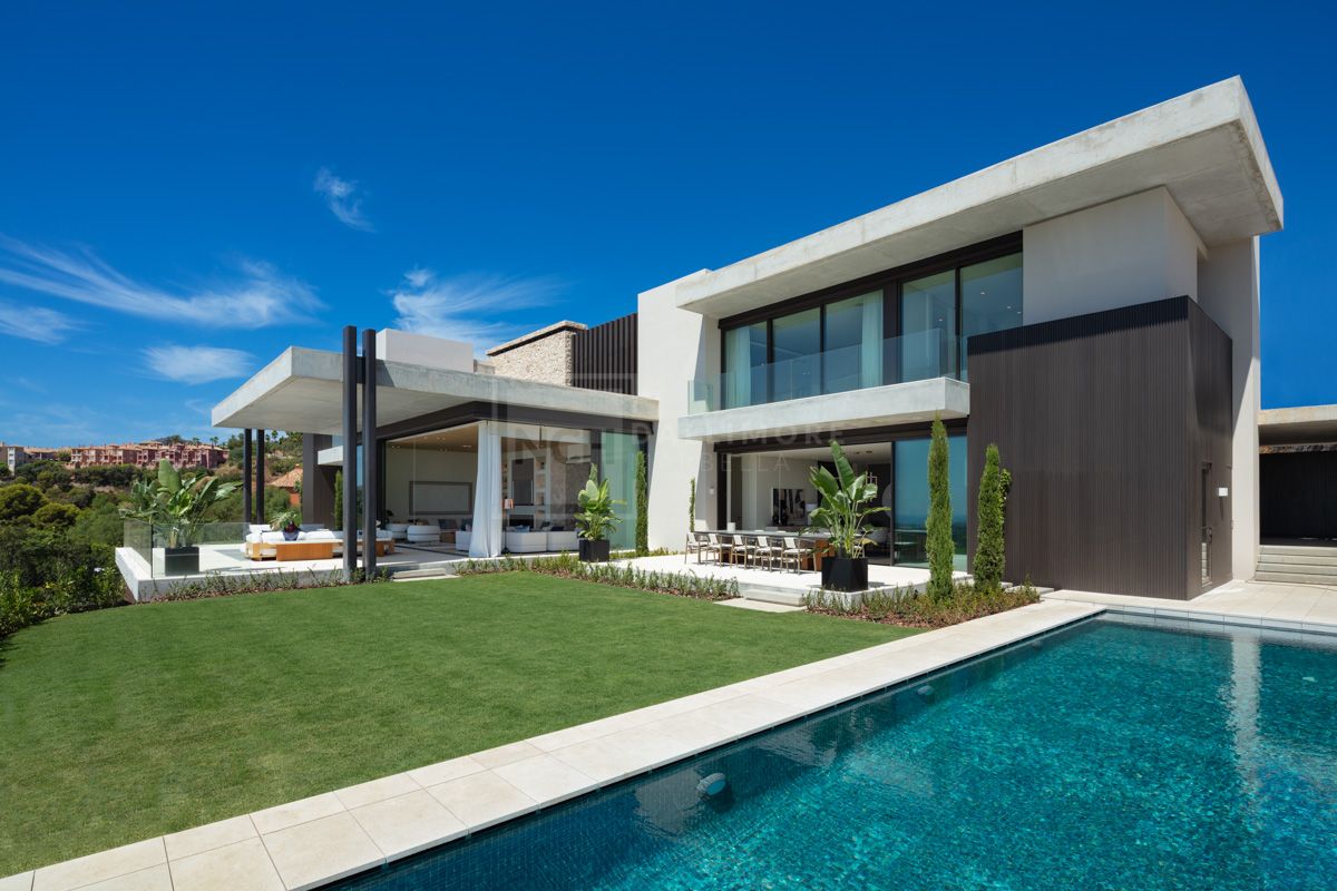 Modern Hillside Villa with Infinity Pool and Breathtaking Views over the Mediterranean