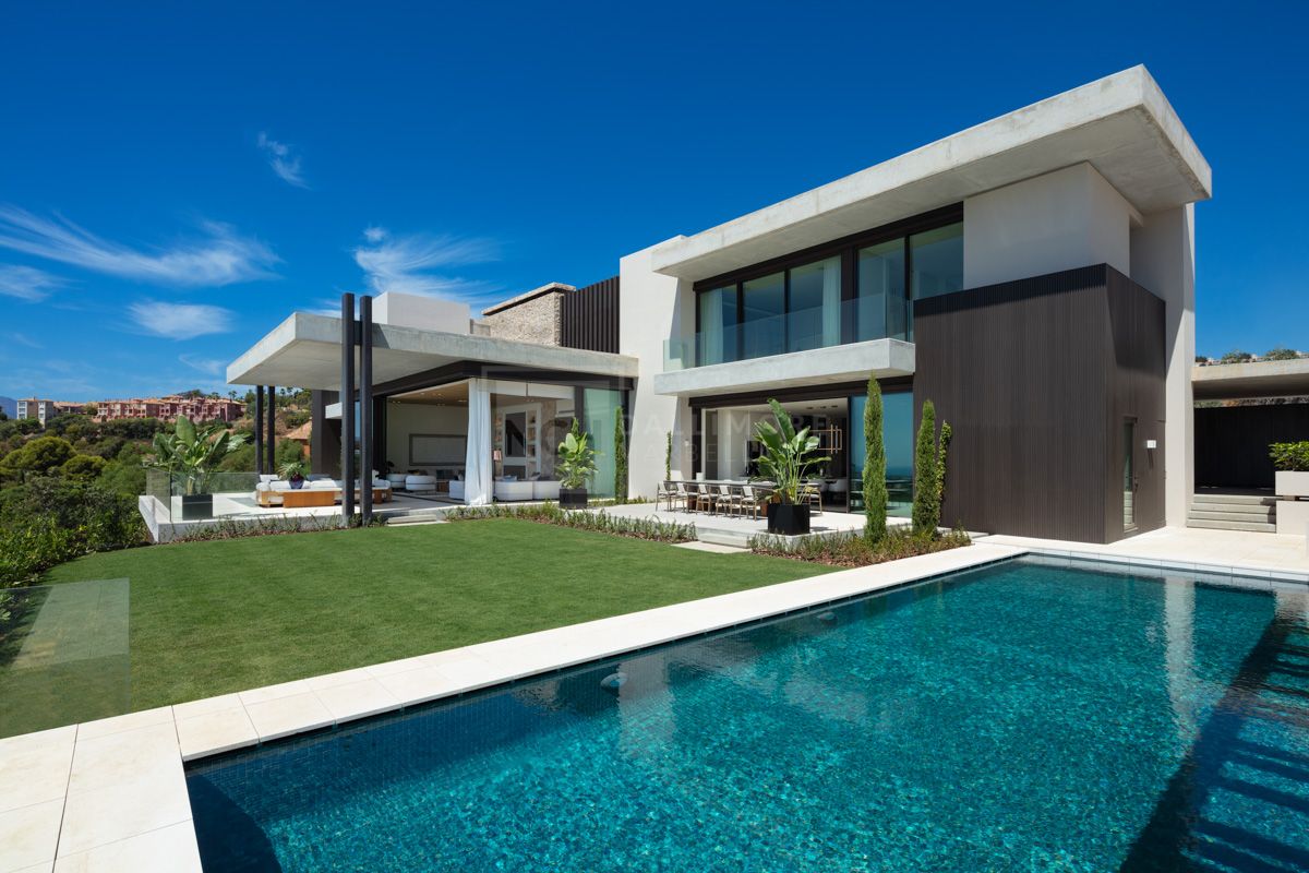 Modern Hillside Villa with Infinity Pool and Breathtaking Views over the Mediterranean