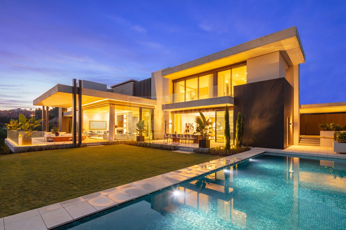 Modern Hillside Villa with Infinity Pool and Breathtaking Views over the Mediterranean